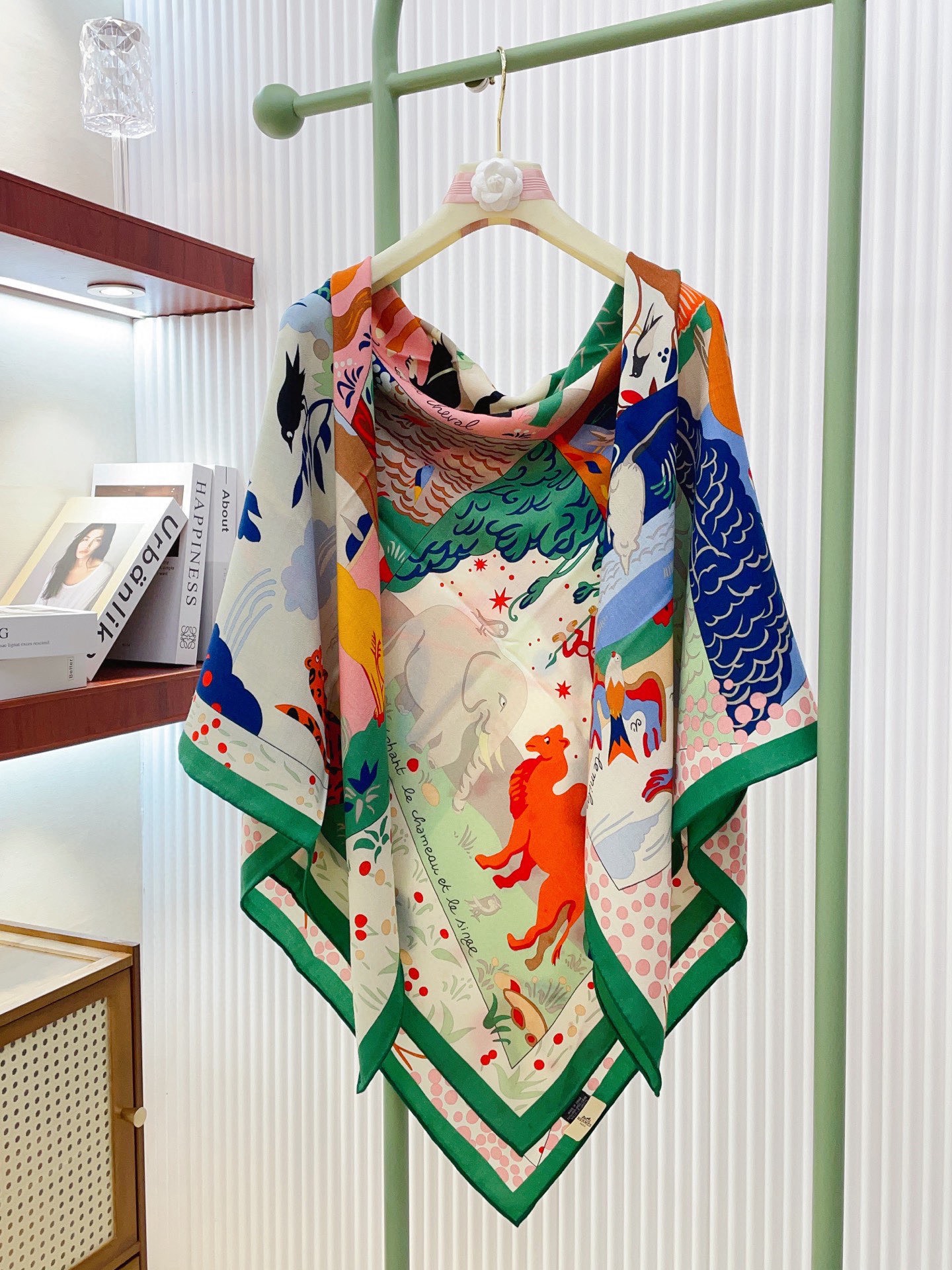 ✨✨【双面同色 丝毛款】H家羊绒新款 买了都说好看‼️推荐💕【伊索寓言绘本】羊绒方巾‼️H家ZG爆款🎁💟