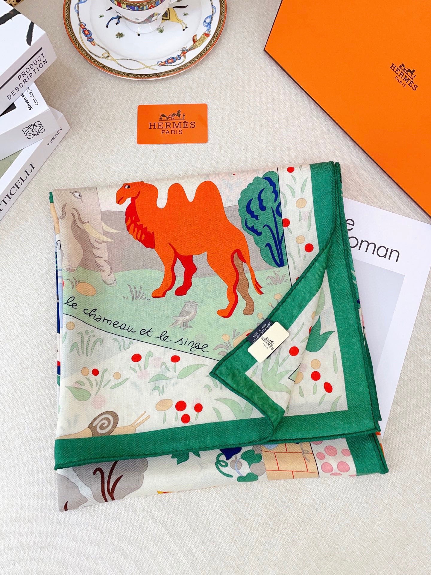 ✨✨【双面同色 丝毛款】H家羊绒新款 买了都说好看‼️推荐💕【伊索寓言绘本】羊绒方巾‼️H家ZG爆款🎁💟