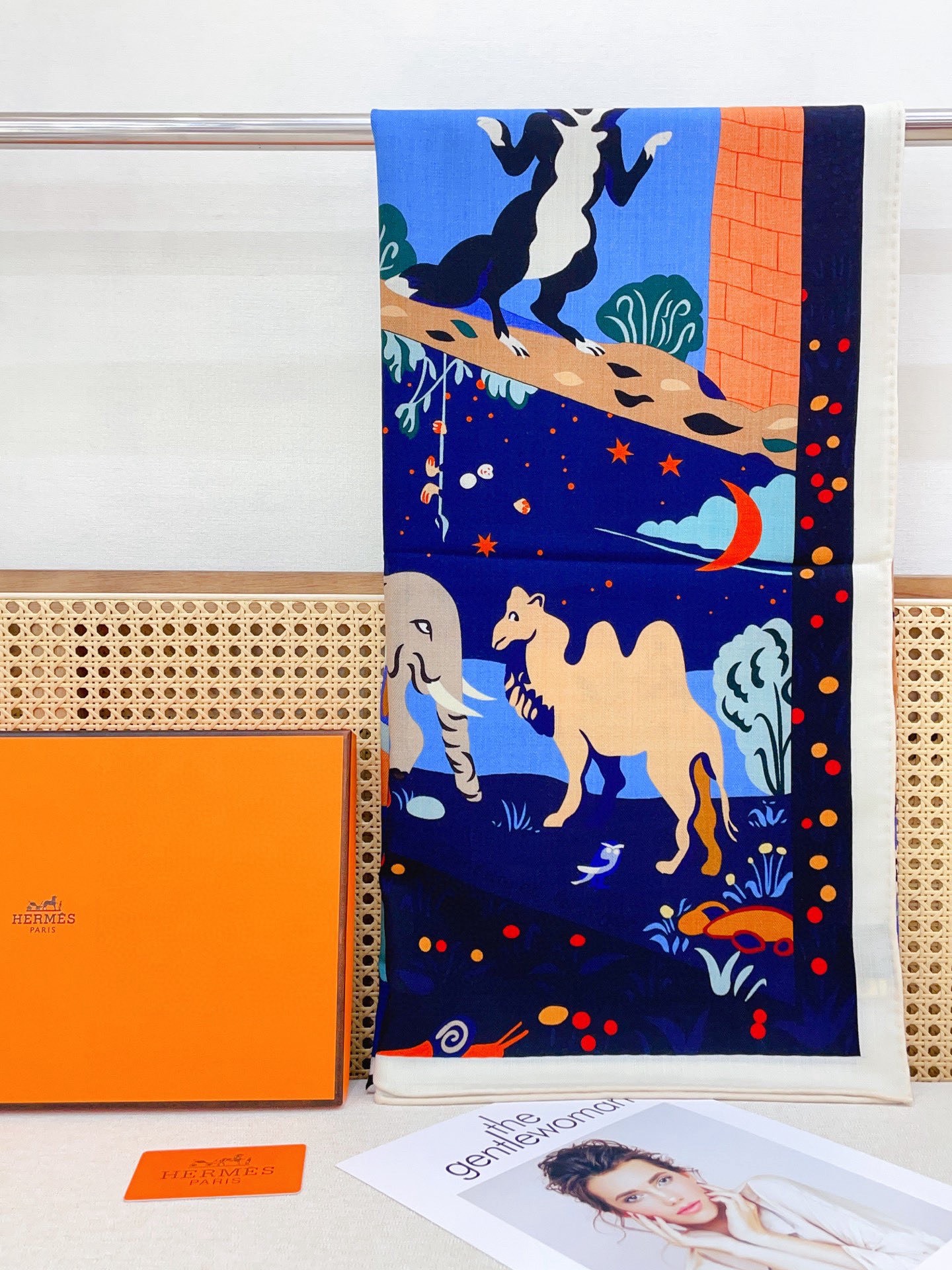 ✨✨【双面同色 丝毛款】H家羊绒新款 买了都说好看‼️推荐💕【伊索寓言绘本】羊绒方巾‼️H家ZG爆款🎁💟