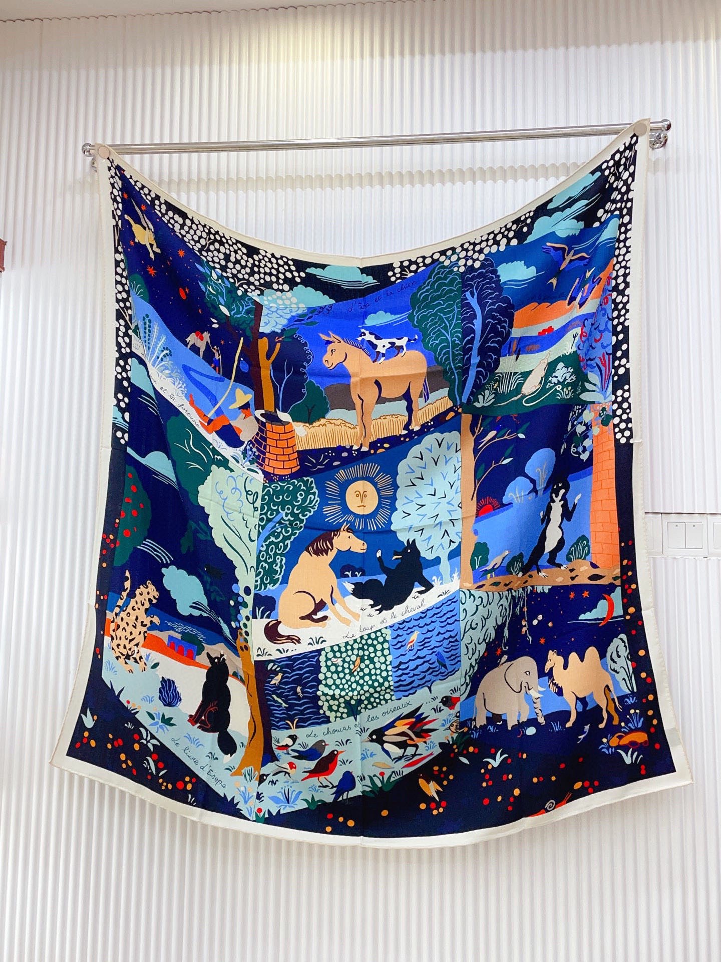 ✨✨【双面同色 丝毛款】H家羊绒新款 买了都说好看‼️推荐💕【伊索寓言绘本】羊绒方巾‼️H家ZG爆款🎁💟