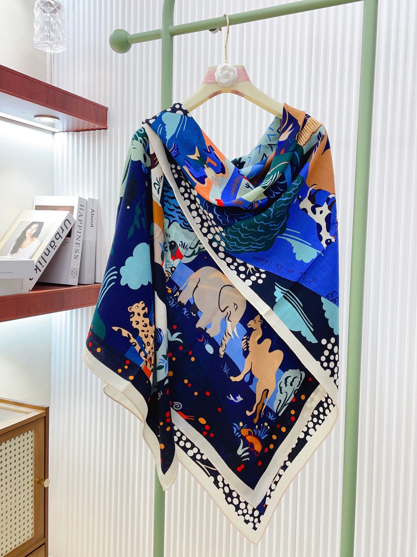 ✨✨【双面同色 丝毛款】H家羊绒新款 买了都说好看‼️推荐💕【伊索寓言绘本】羊绒方巾‼️H家ZG爆款🎁💟