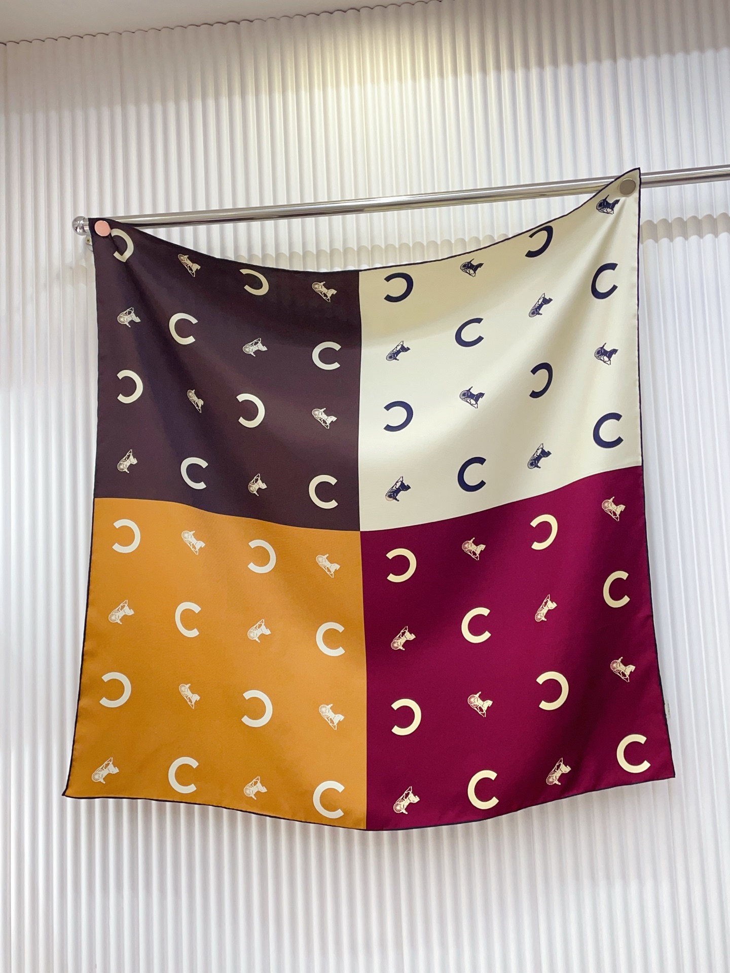 ✨✨【18姆米 双面同色】上身效果疯狂的喜欢❗️专柜也是刚刚上架的，CELINE最最新款~非常有看头，瑟