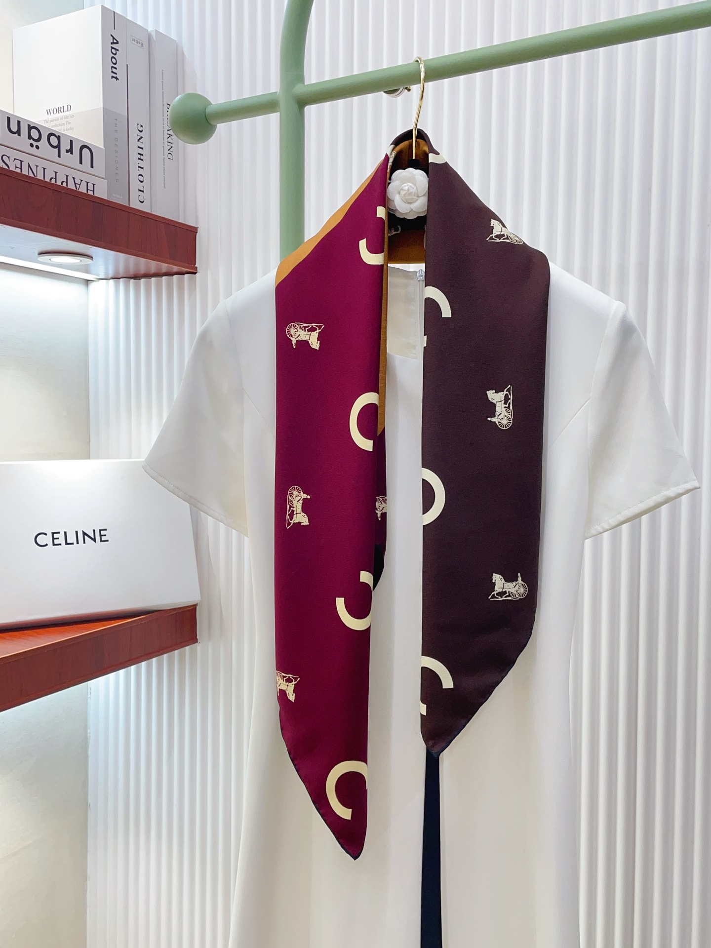 ✨✨【18姆米 双面同色】上身效果疯狂的喜欢❗️专柜也是刚刚上架的，CELINE最最新款~非常有看头，瑟