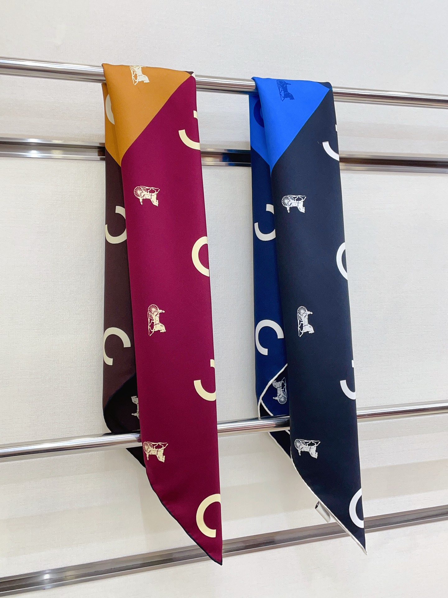 ✨✨【18姆米 双面同色】上身效果疯狂的喜欢❗️专柜也是刚刚上架的，CELINE最最新款~非常有看头，瑟