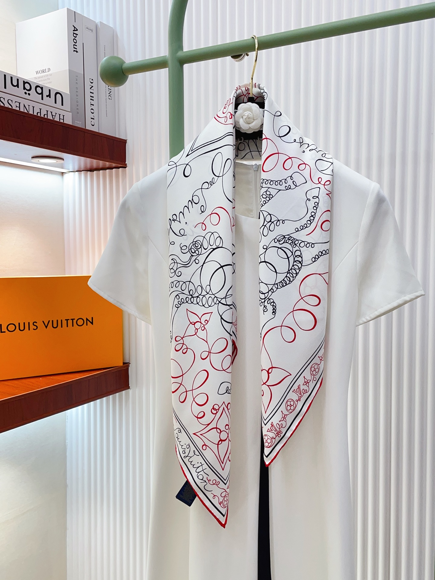 ✨✨【18姆米 双面同色】上身效果疯狂的喜欢❗️专柜也是刚刚上架的，L*最最新款~非常有看头，L的这类元