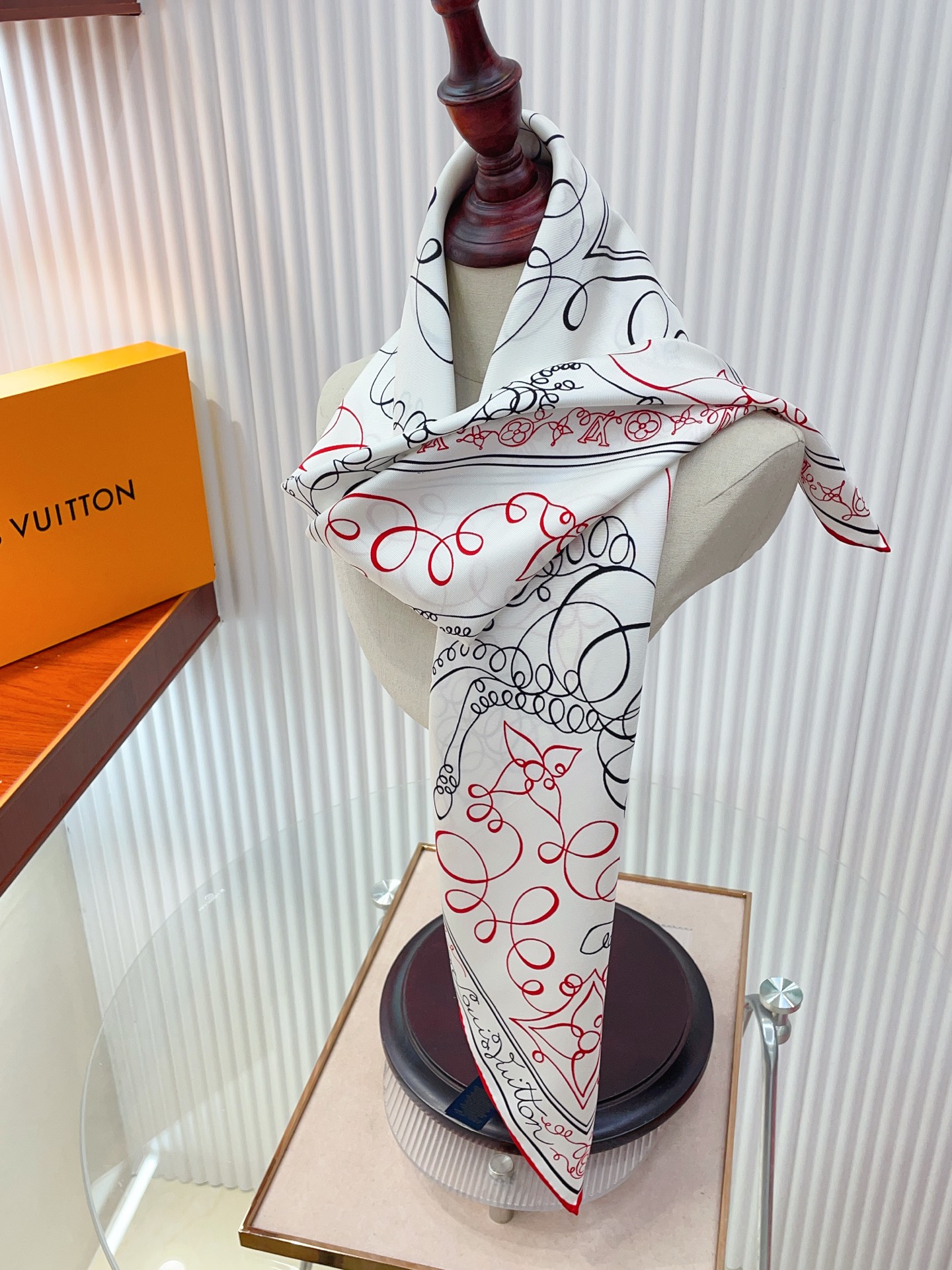 ✨✨【18姆米 双面同色】上身效果疯狂的喜欢❗️专柜也是刚刚上架的，L*最最新款~非常有看头，L的这类元