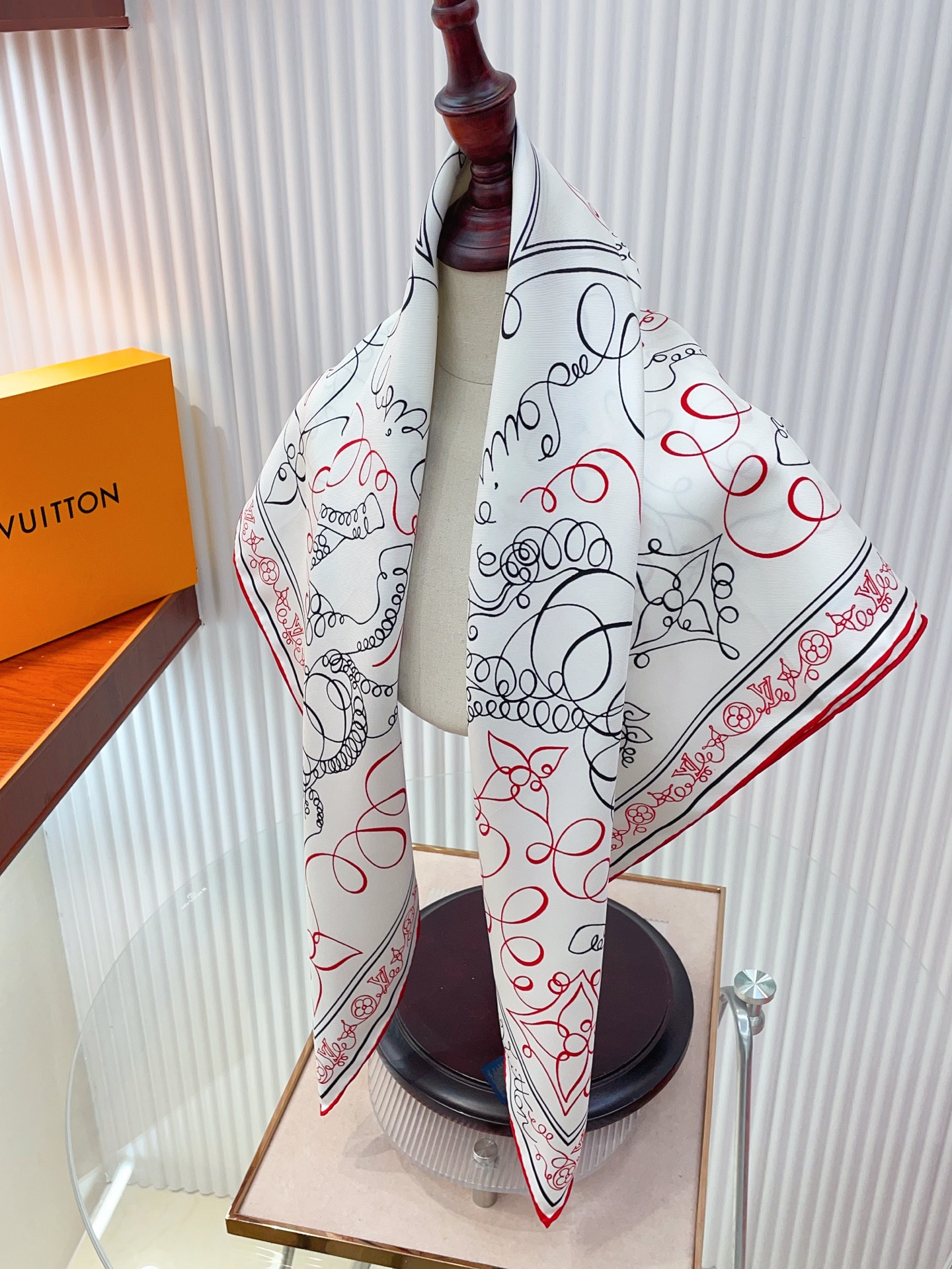 ✨✨【18姆米 双面同色】上身效果疯狂的喜欢❗️专柜也是刚刚上架的，L*最最新款~非常有看头，L的这类元