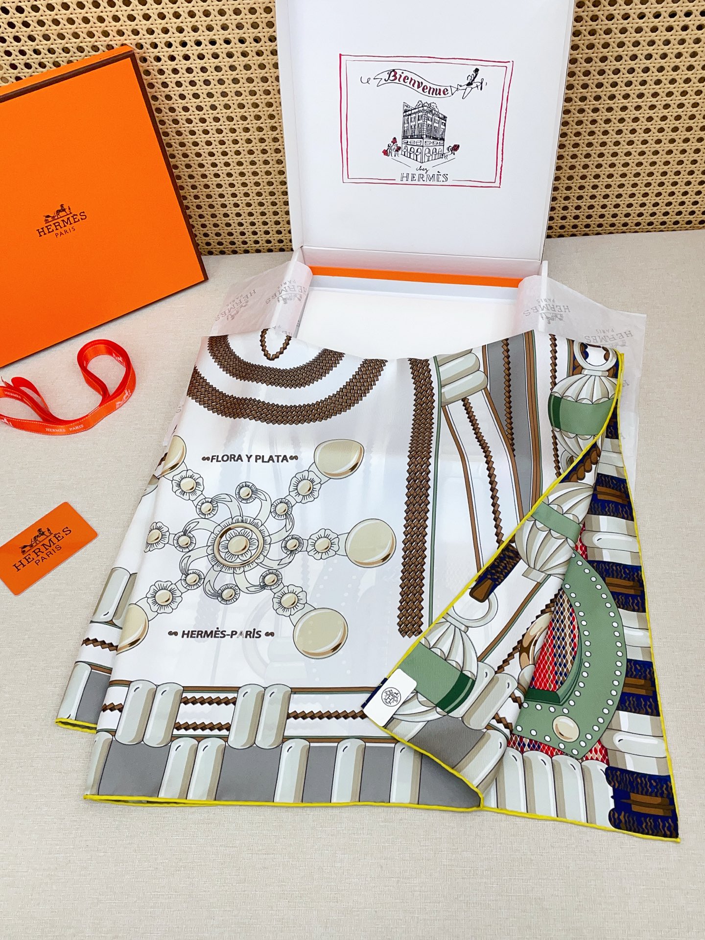 ✨✨【18姆米 双面同色】H**S真丝新款🆕👏👏买了都说好看‼️推荐💕【银花集 90】真丝方巾，顶级工艺