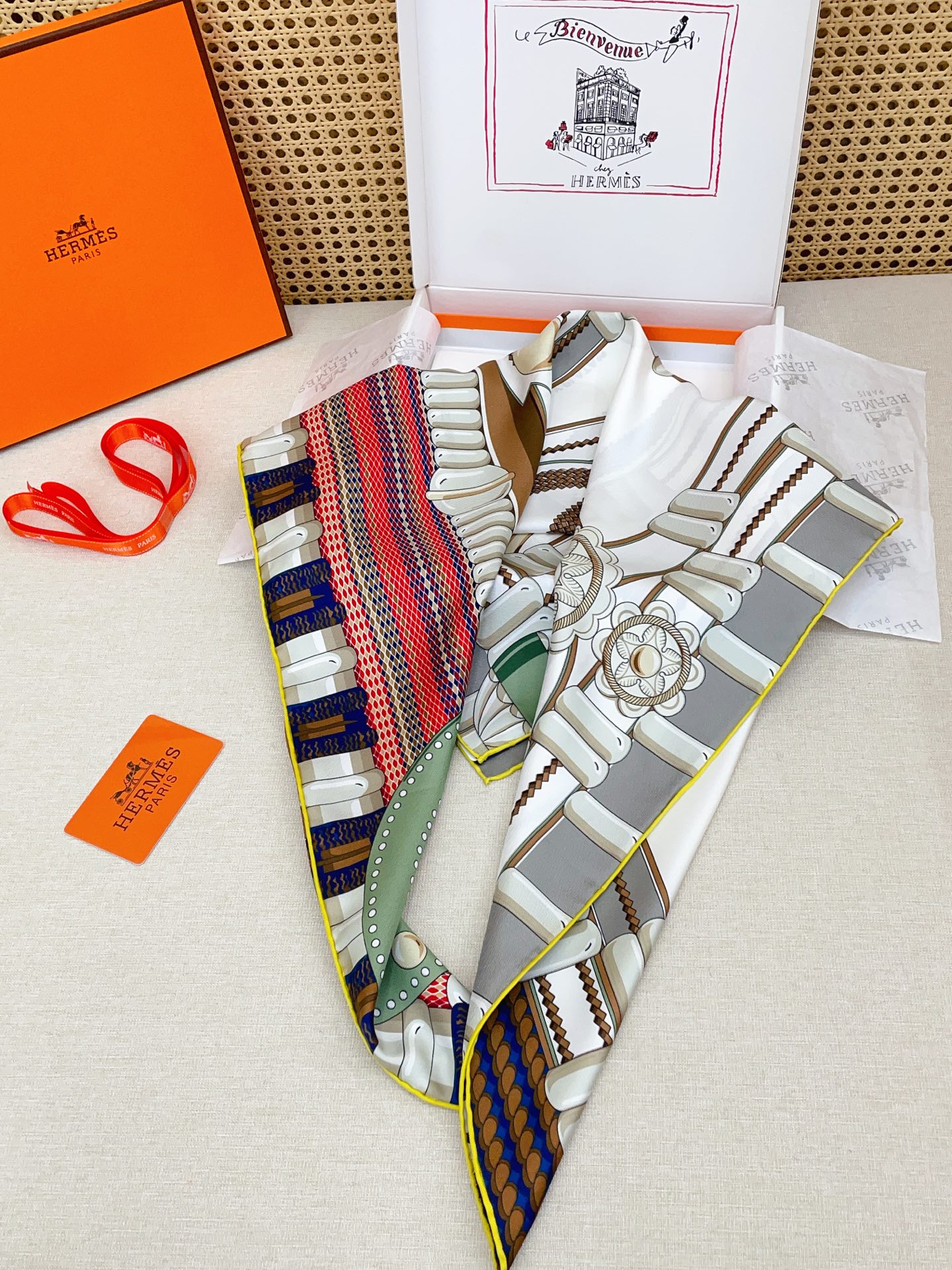 ✨✨【18姆米 双面同色】H**S真丝新款🆕👏👏买了都说好看‼️推荐💕【银花集 90】真丝方巾，顶级工艺