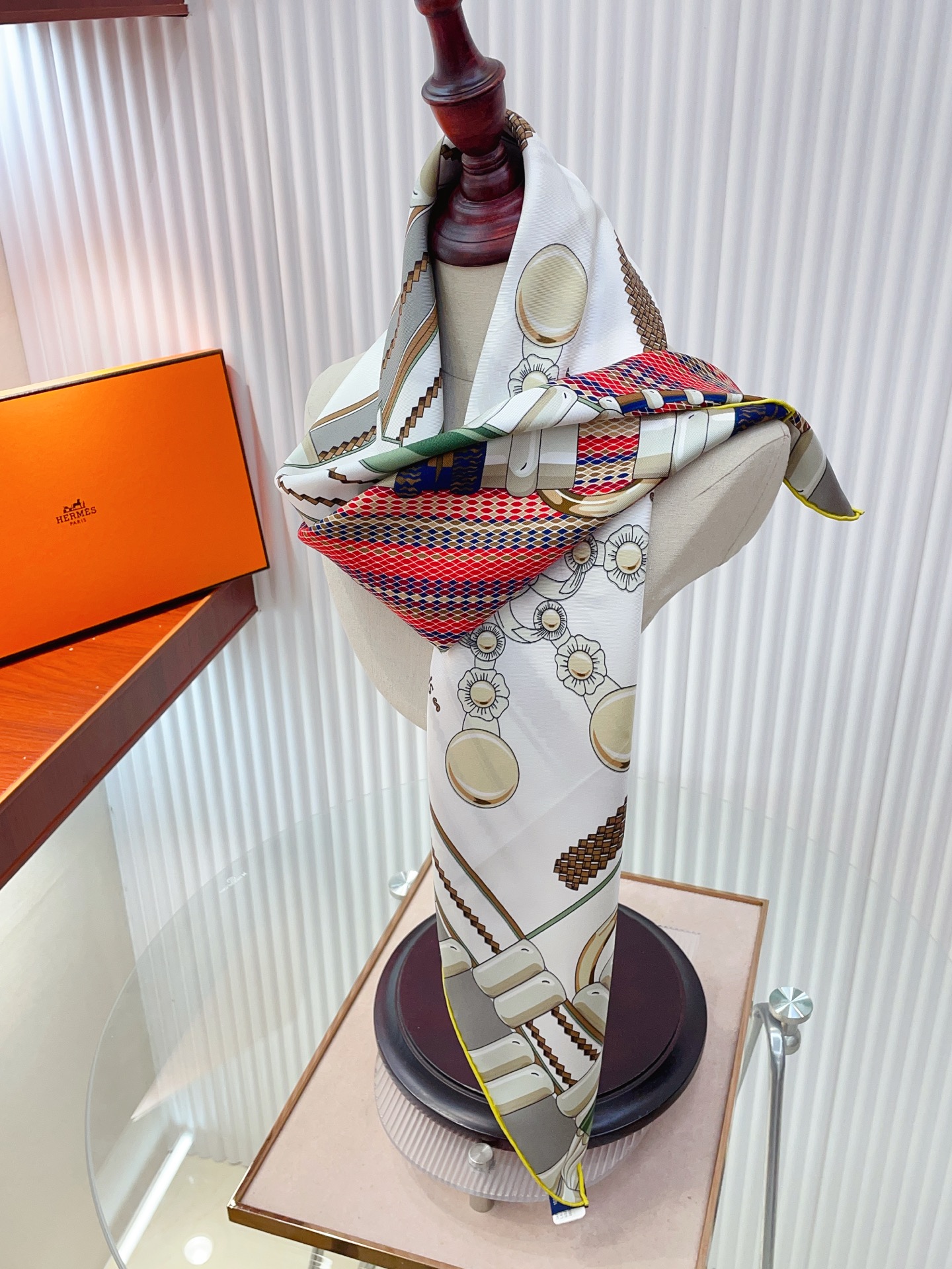 ✨✨【18姆米 双面同色】H**S真丝新款🆕👏👏买了都说好看‼️推荐💕【银花集 90】真丝方巾，顶级工艺