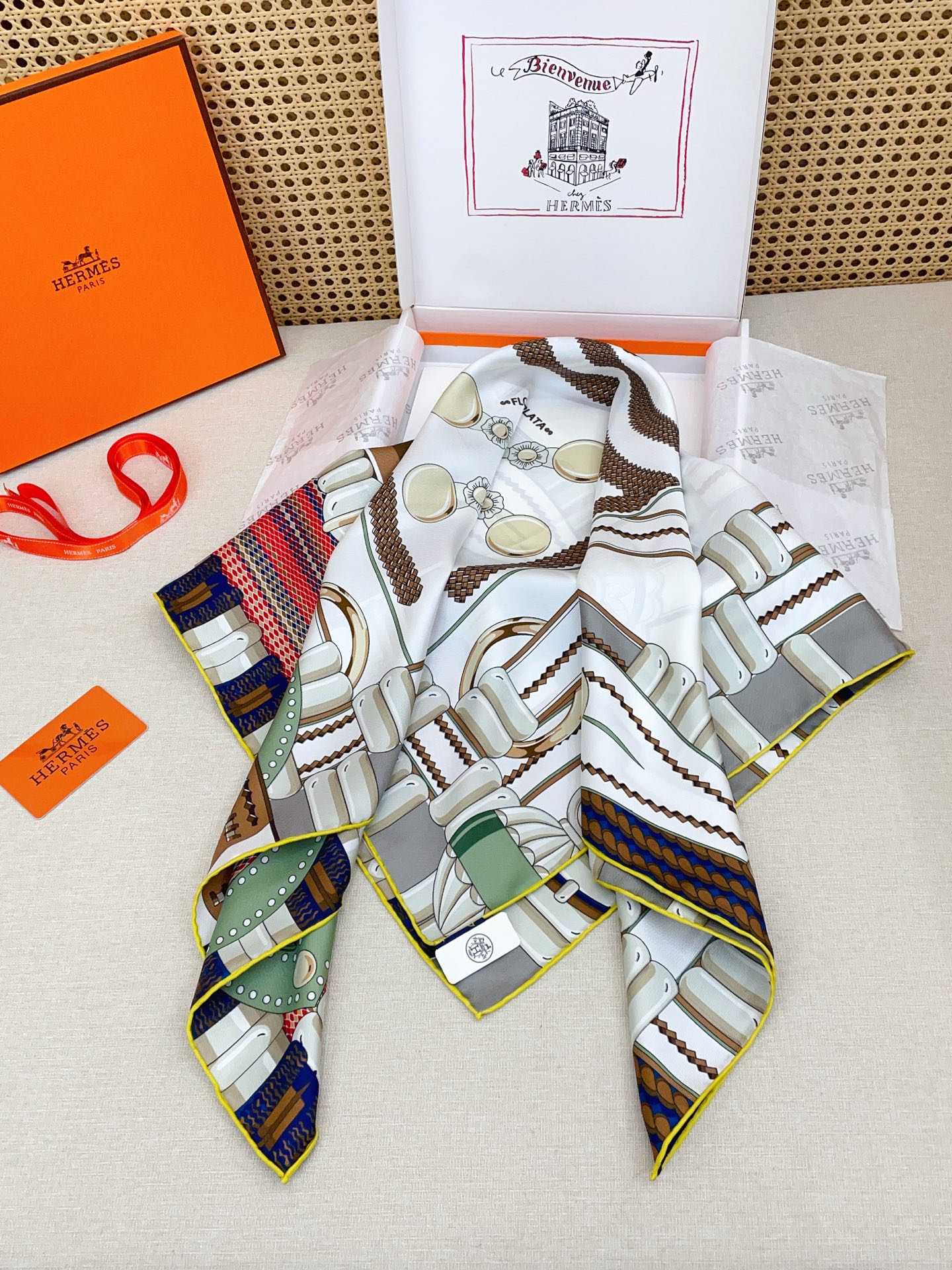 ✨✨【18姆米 双面同色】H**S真丝新款🆕👏👏买了都说好看‼️推荐💕【银花集 90】真丝方巾，顶级工艺