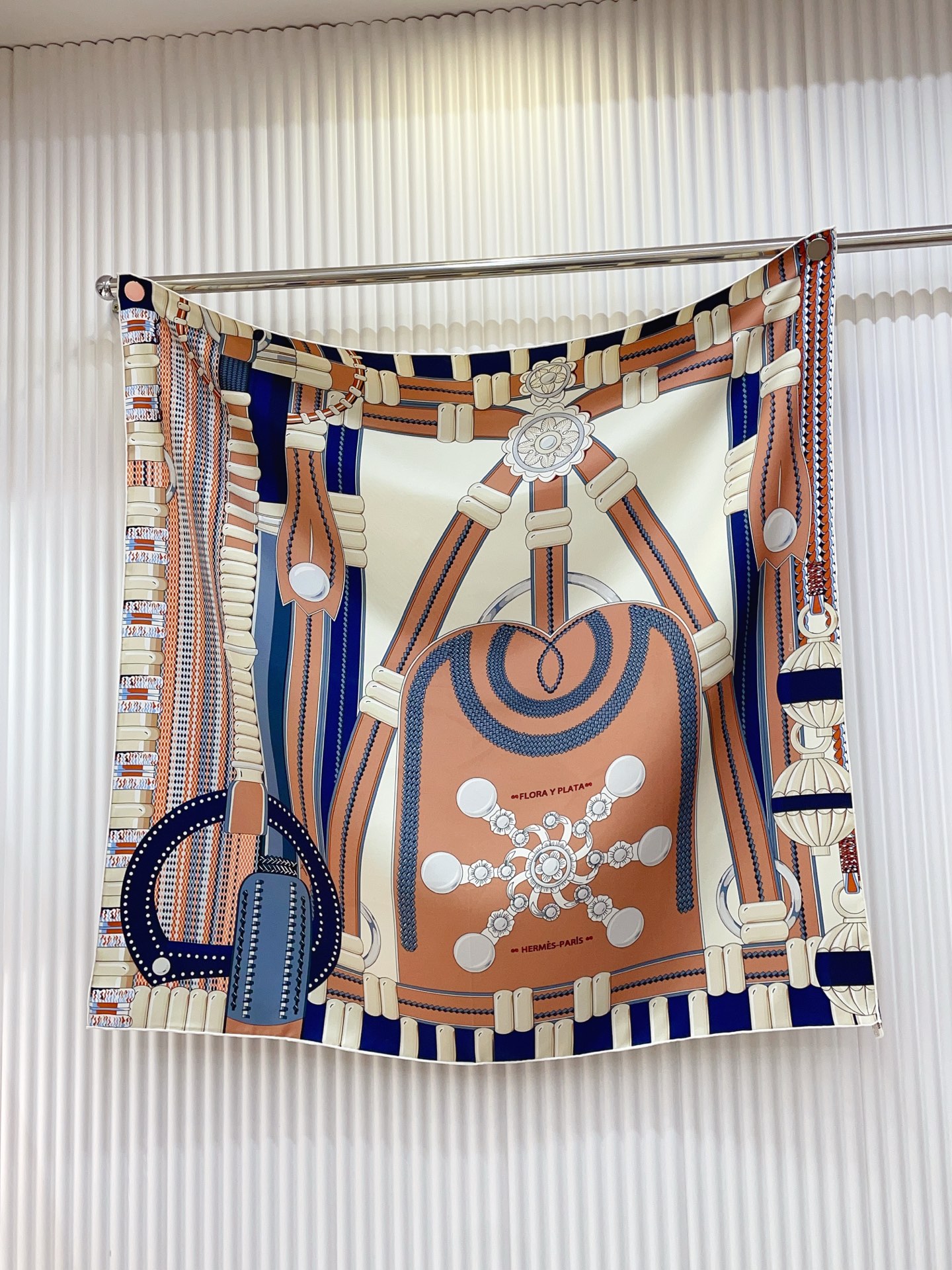 ✨✨【18姆米 双面同色】H**S真丝新款🆕👏👏买了都说好看‼️推荐💕【银花集 90】真丝方巾，顶级工艺