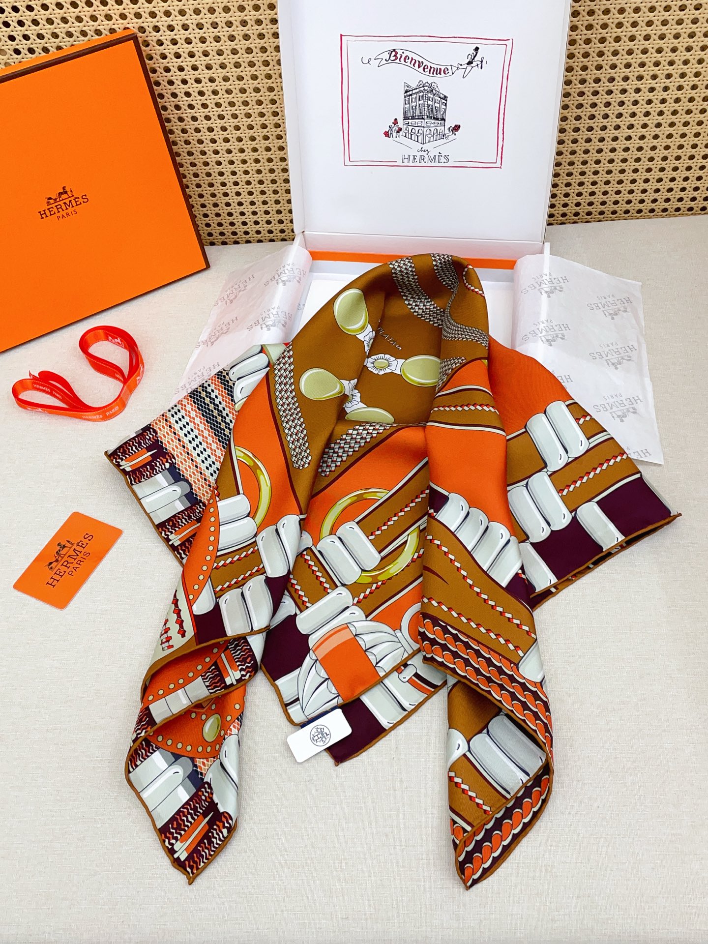 ✨✨【18姆米 双面同色】H**S真丝新款🆕👏👏买了都说好看‼️推荐💕【银花集 90】真丝方巾，顶级工艺