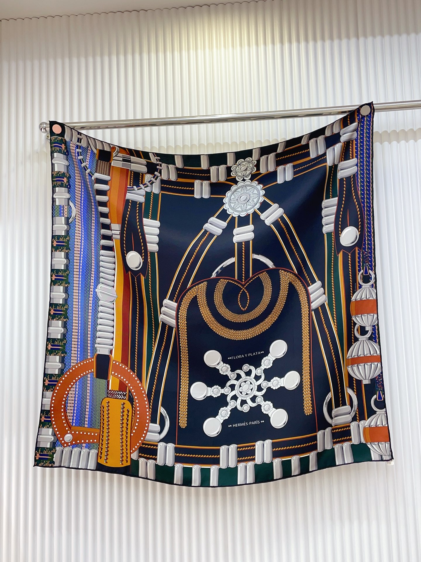 ✨✨【18姆米 双面同色】H**S真丝新款🆕👏👏买了都说好看‼️推荐💕【银花集 90】真丝方巾，顶级工艺