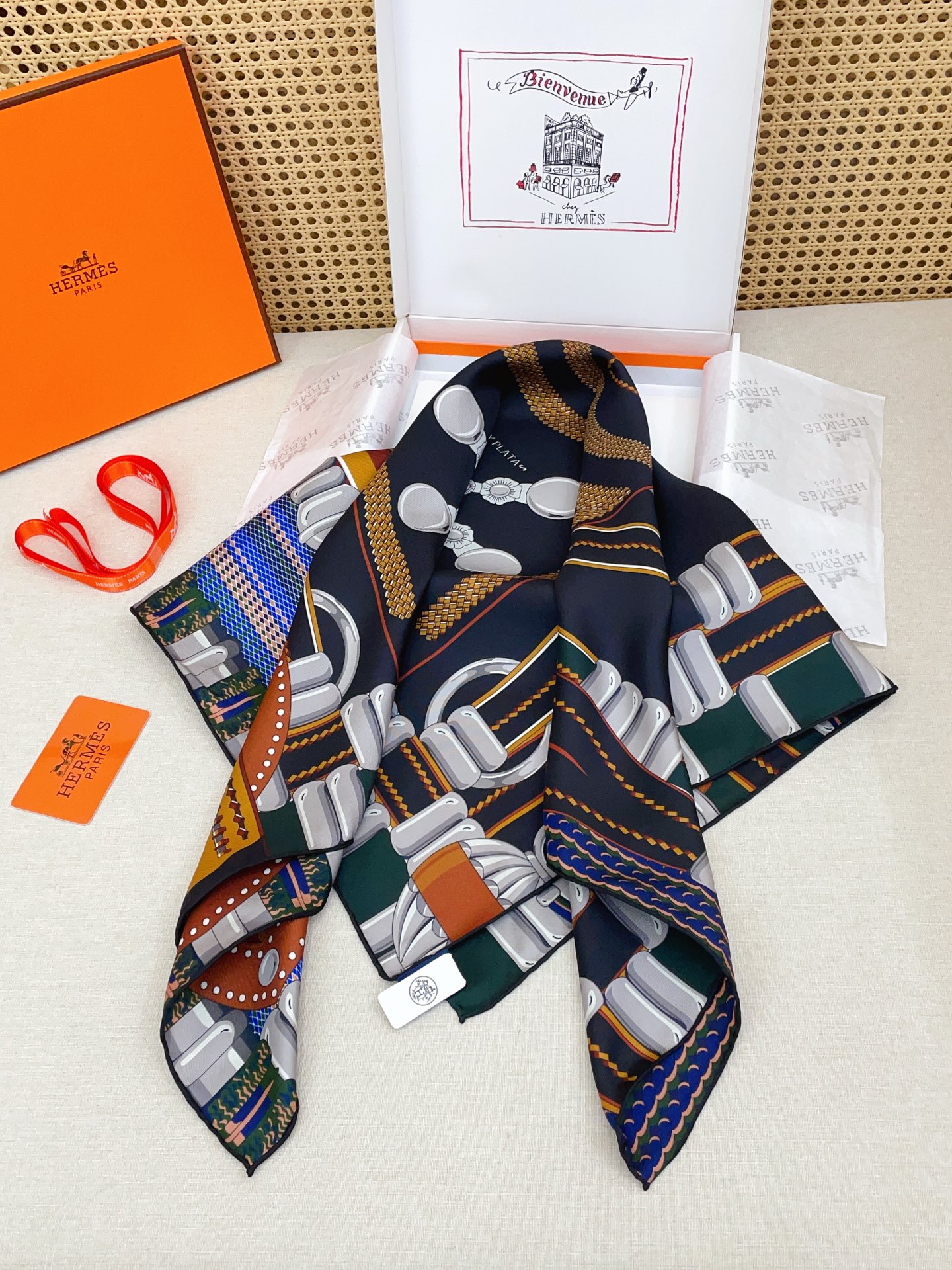 ✨✨【18姆米 双面同色】H**S真丝新款🆕👏👏买了都说好看‼️推荐💕【银花集 90】真丝方巾，顶级工艺