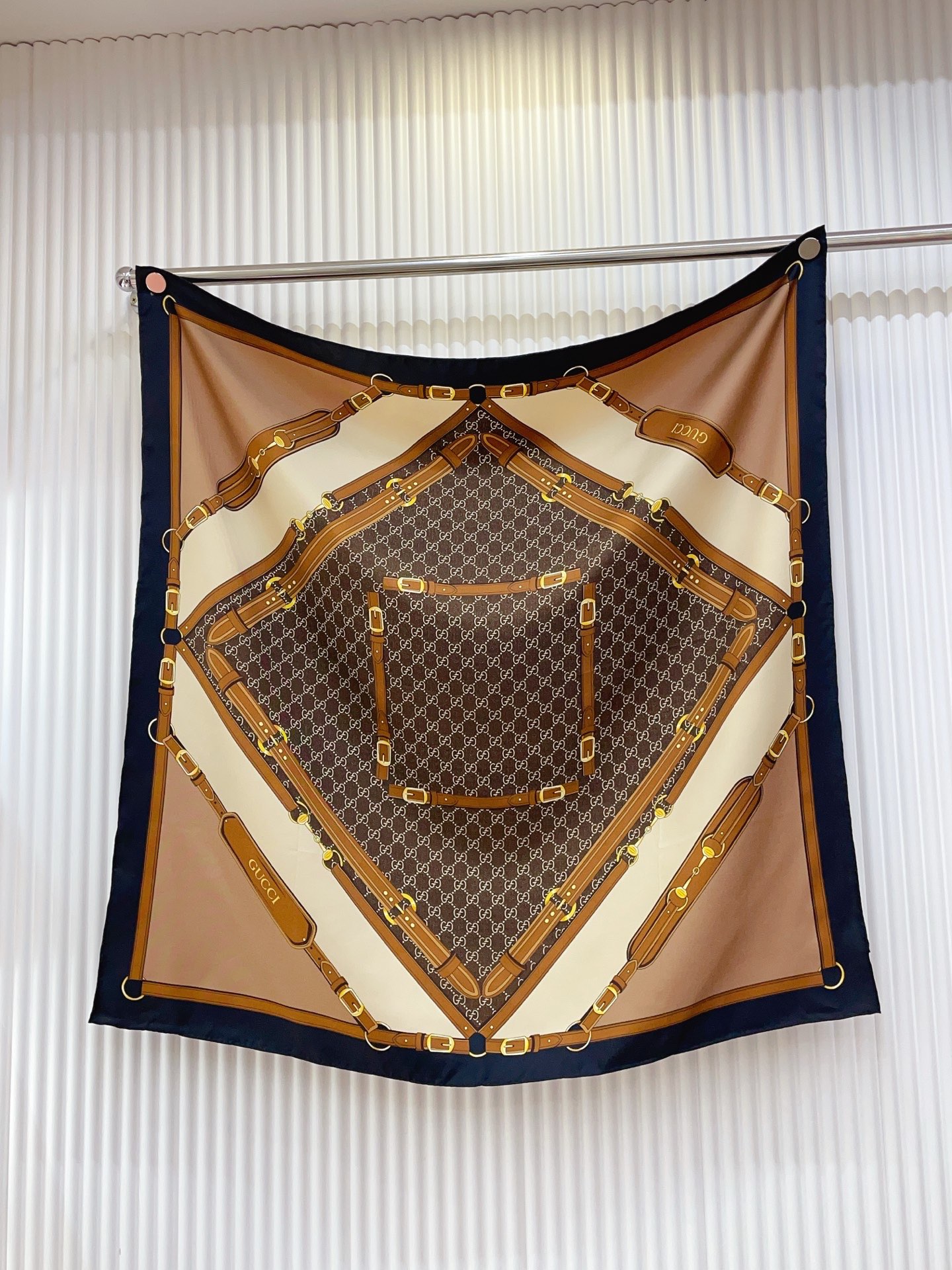 ✨✨【18姆米 双面同色】G家真丝新款🆕👏👏买了都说好看‼️推荐💕真丝方巾，顶级工艺超值‼️专柜爆款🎁💟