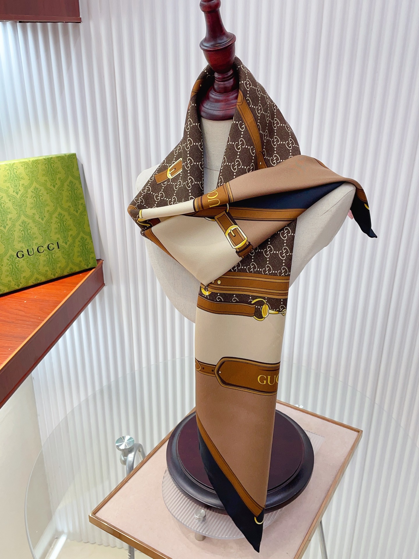 ✨✨【18姆米 双面同色】G家真丝新款🆕👏👏买了都说好看‼️推荐💕真丝方巾，顶级工艺超值‼️专柜爆款🎁💟