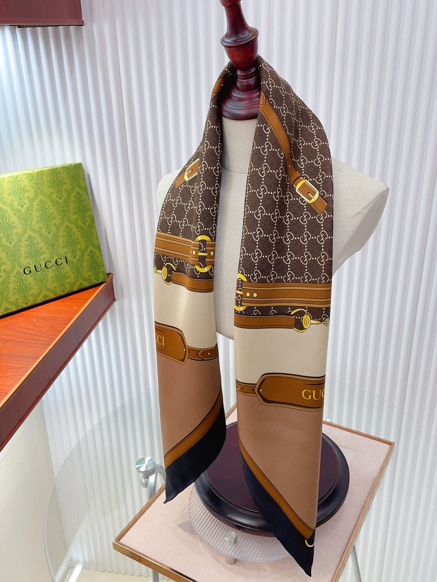 ✨✨【18姆米 双面同色】G家真丝新款🆕👏👏买了都说好看‼️推荐💕真丝方巾，顶级工艺超值‼️专柜爆款🎁💟