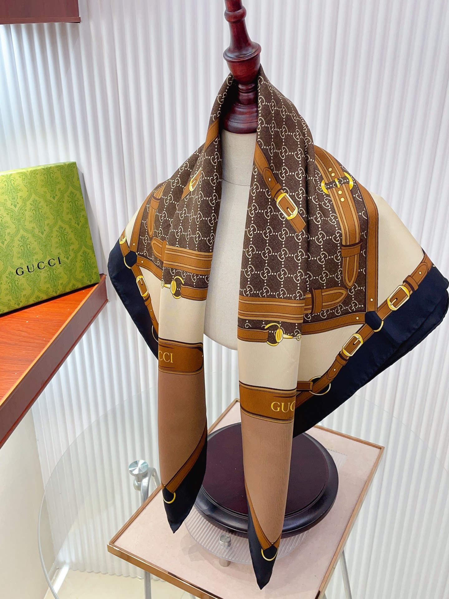 ✨✨【18姆米 双面同色】G家真丝新款🆕👏👏买了都说好看‼️推荐💕真丝方巾，顶级工艺超值‼️专柜爆款🎁💟