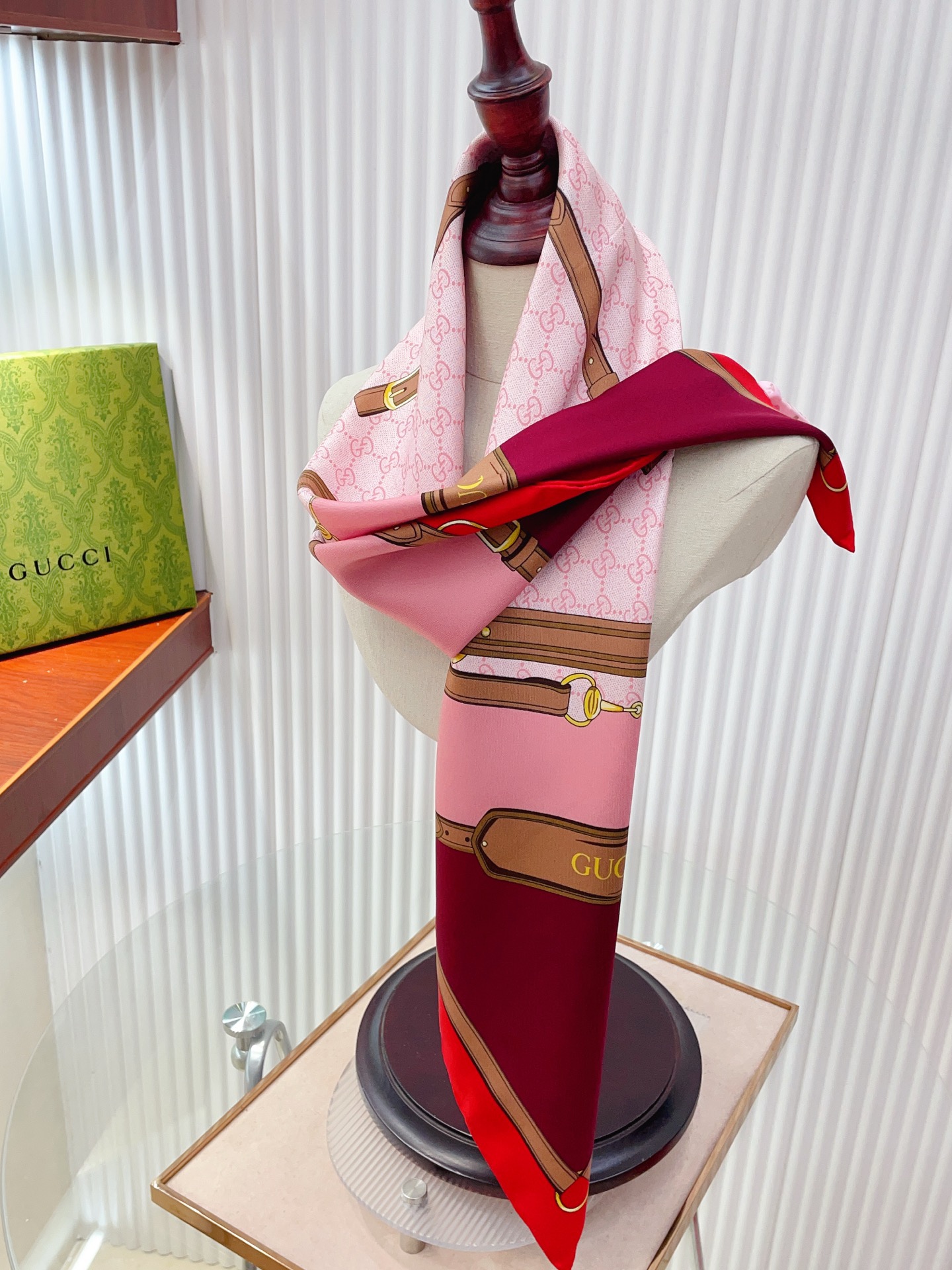 ✨✨【18姆米 双面同色】G家真丝新款🆕👏👏买了都说好看‼️推荐💕真丝方巾，顶级工艺超值‼️专柜爆款🎁💟