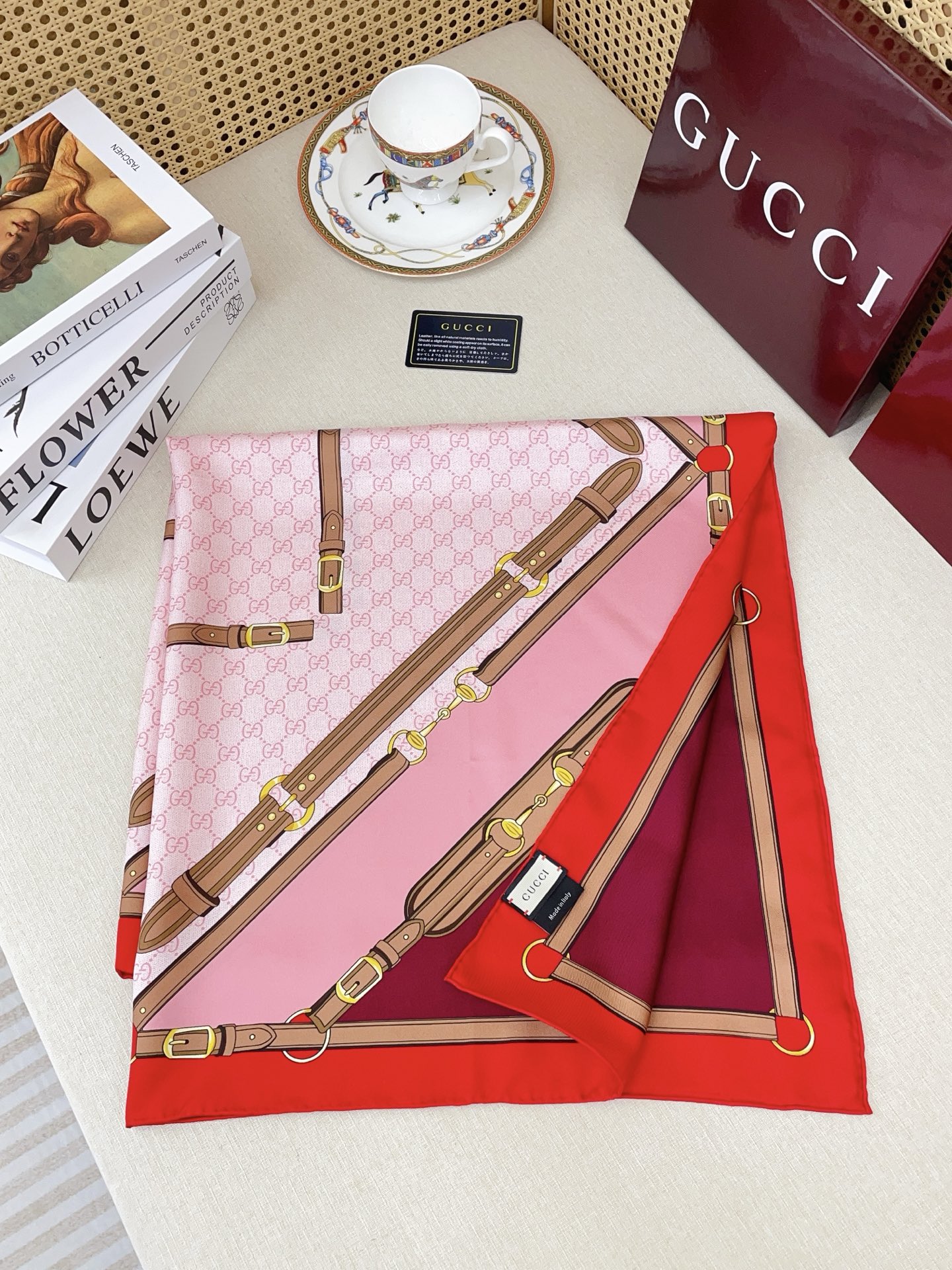 ✨✨【18姆米 双面同色】G家真丝新款🆕👏👏买了都说好看‼️推荐💕真丝方巾，顶级工艺超值‼️专柜爆款🎁💟