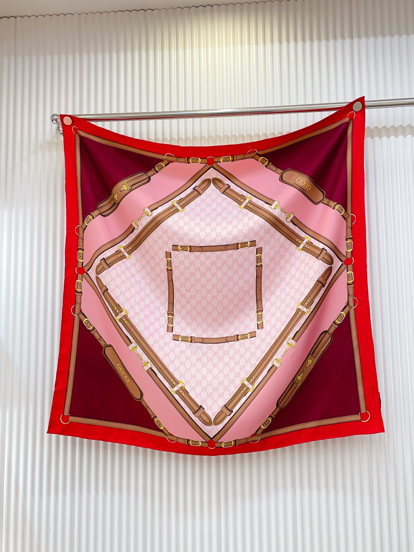 ✨✨【18姆米 双面同色】G家真丝新款🆕👏👏买了都说好看‼️推荐💕真丝方巾，顶级工艺超值‼️专柜爆款🎁💟