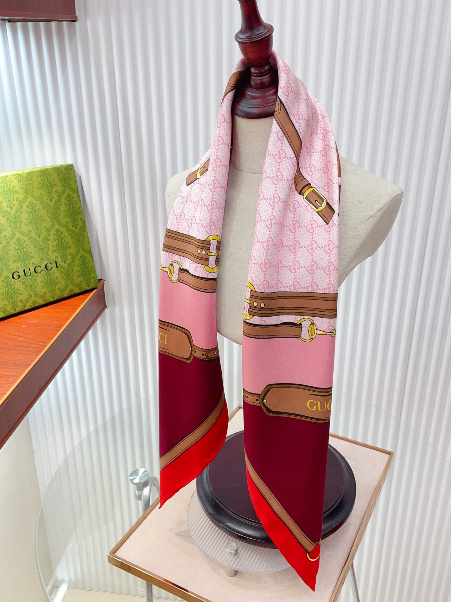 ✨✨【18姆米 双面同色】G家真丝新款🆕👏👏买了都说好看‼️推荐💕真丝方巾，顶级工艺超值‼️专柜爆款🎁💟