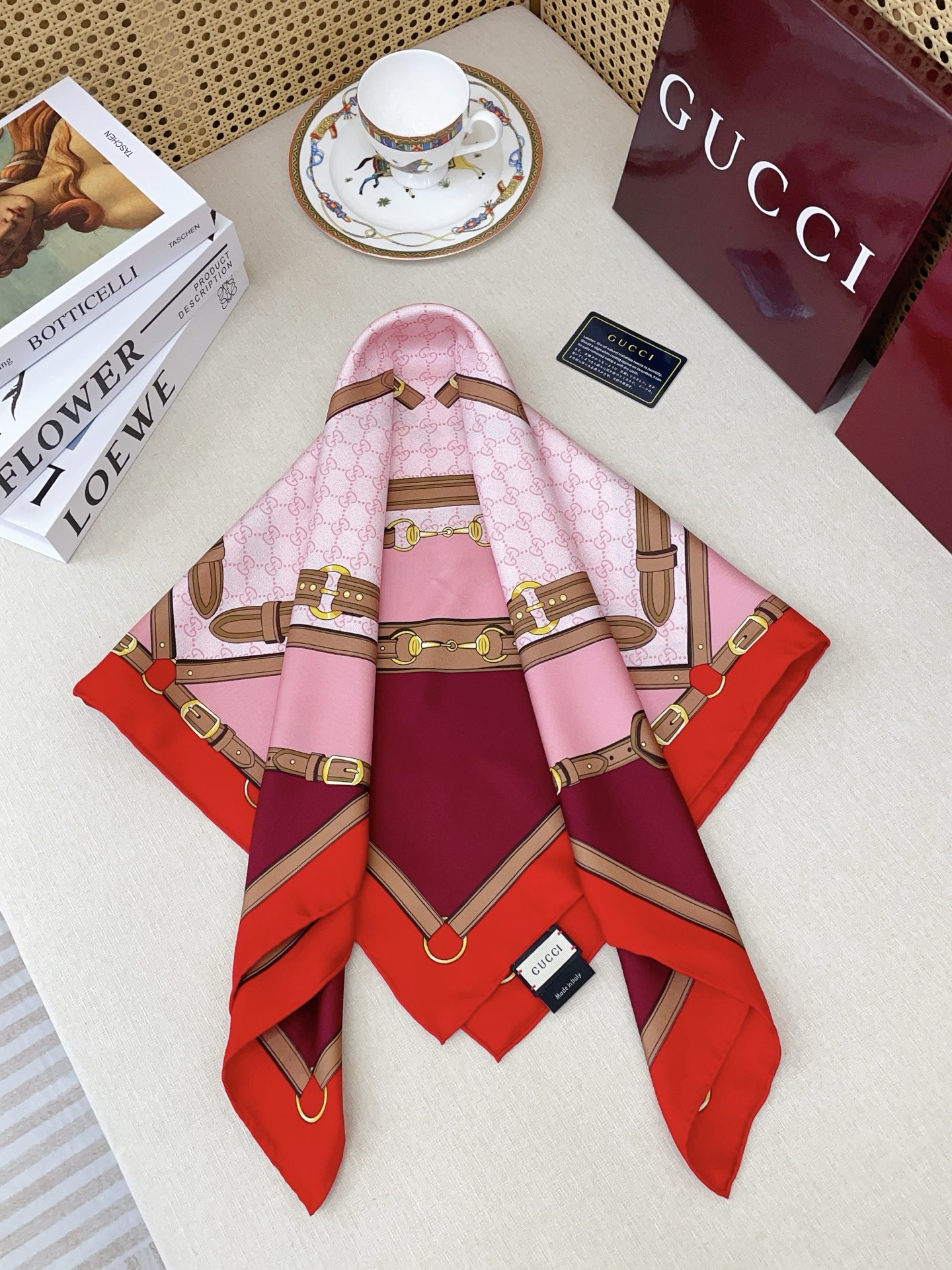 ✨✨【18姆米 双面同色】G家真丝新款🆕👏👏买了都说好看‼️推荐💕真丝方巾，顶级工艺超值‼️专柜爆款🎁💟