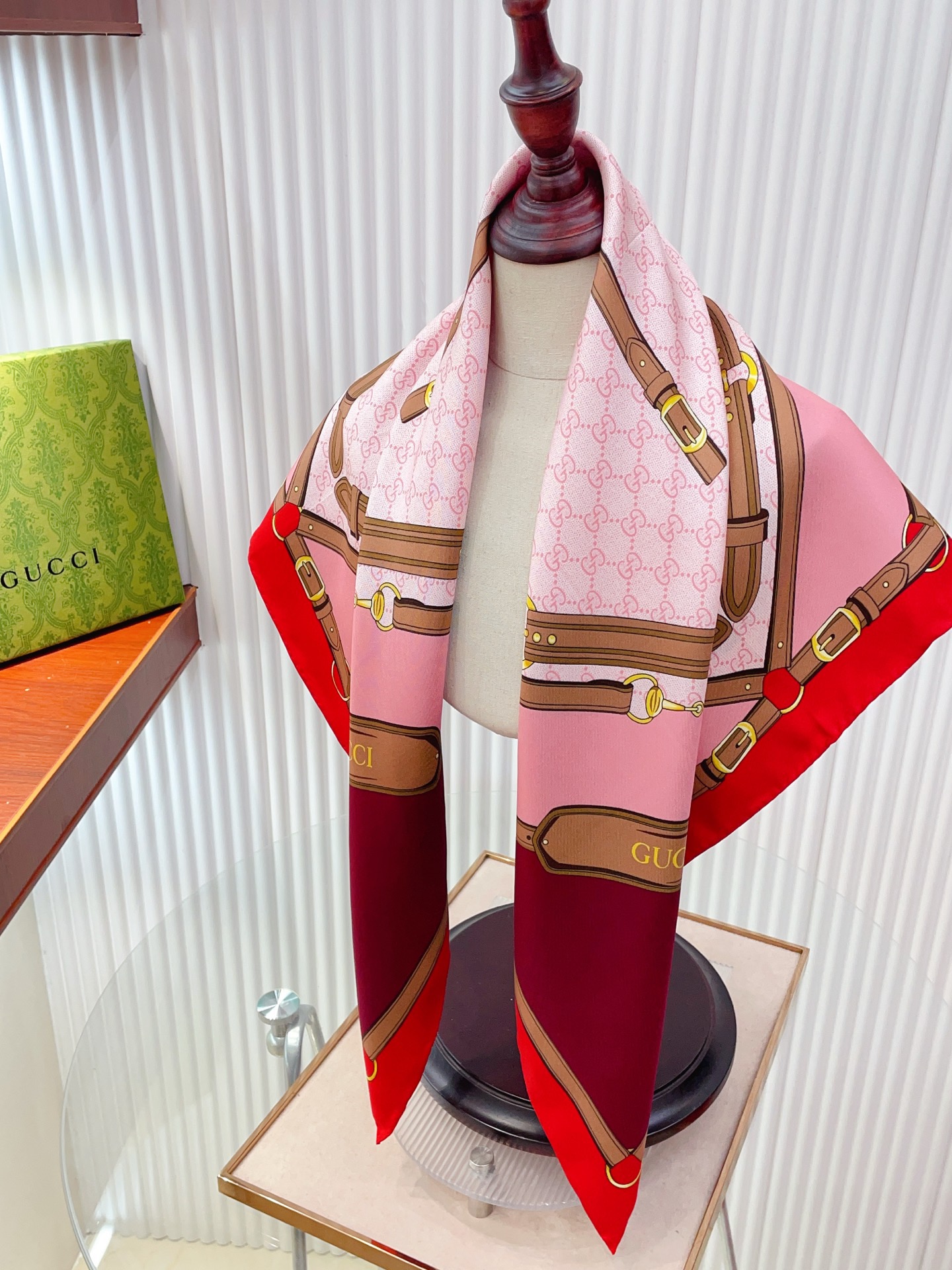 ✨✨【18姆米 双面同色】G家真丝新款🆕👏👏买了都说好看‼️推荐💕真丝方巾，顶级工艺超值‼️专柜爆款🎁💟