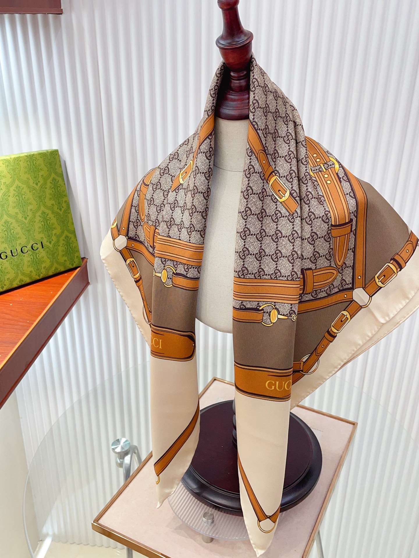 ✨✨【18姆米 双面同色】G家真丝新款🆕👏👏买了都说好看‼️推荐💕真丝方巾，顶级工艺超值‼️专柜爆款🎁💟