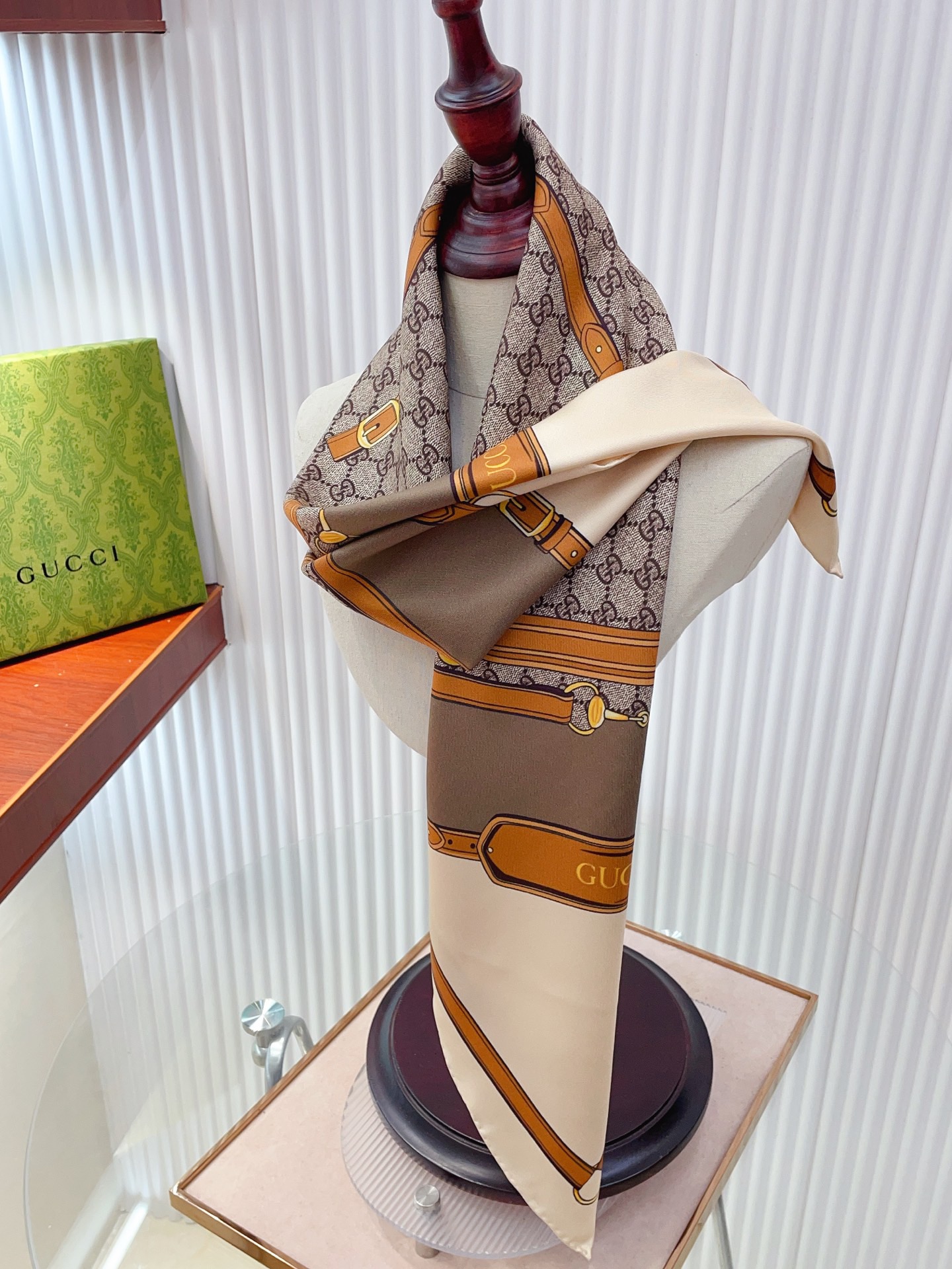 ✨✨【18姆米 双面同色】G家真丝新款🆕👏👏买了都说好看‼️推荐💕真丝方巾，顶级工艺超值‼️专柜爆款🎁💟