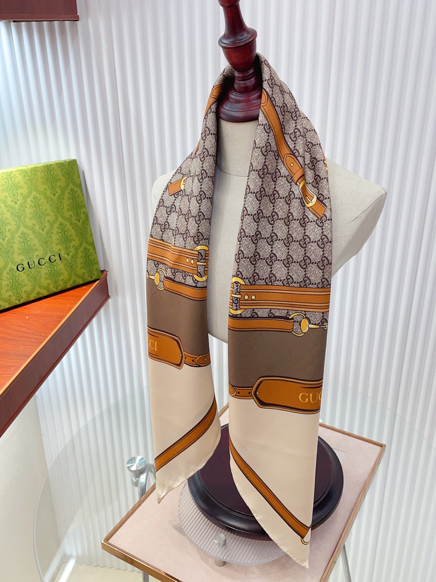 ✨✨【18姆米 双面同色】G家真丝新款🆕👏👏买了都说好看‼️推荐💕真丝方巾，顶级工艺超值‼️专柜爆款🎁💟