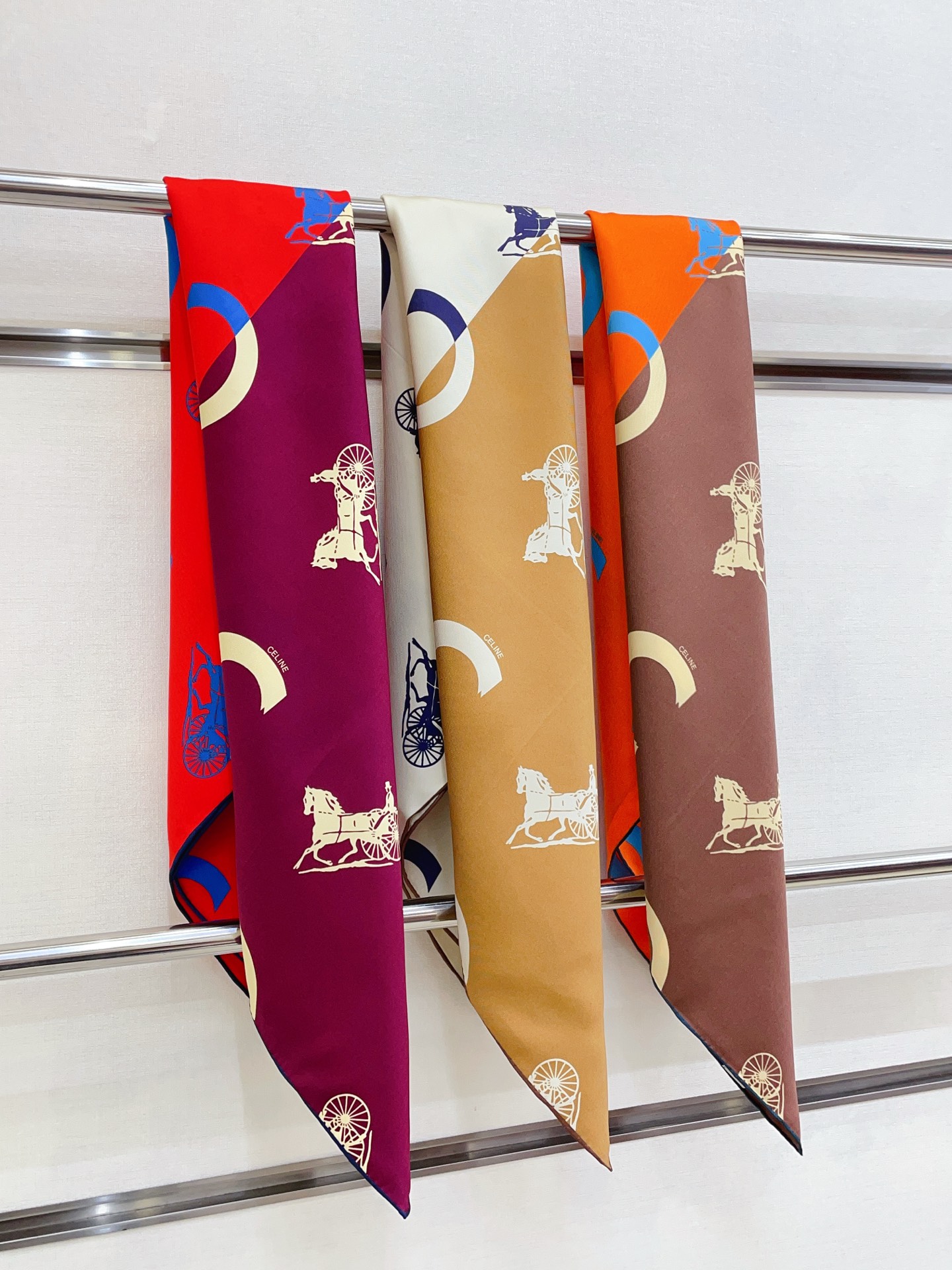 ✨✨【18姆米 双面同色】上身效果疯狂的喜欢❗️专柜也是刚刚上架的，CELINE最最新款~非常有看头，瑟