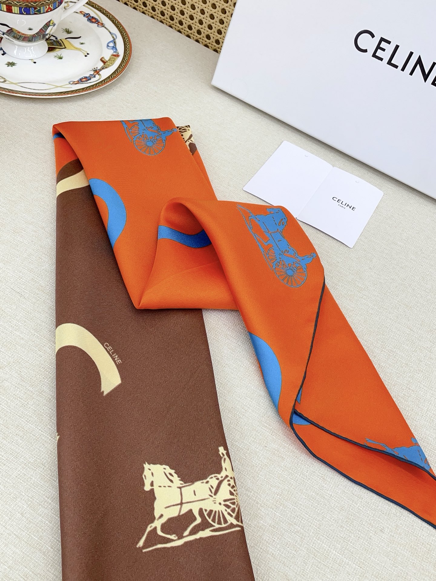 ✨✨【18姆米 双面同色】上身效果疯狂的喜欢❗️专柜也是刚刚上架的，CELINE最最新款~非常有看头，瑟