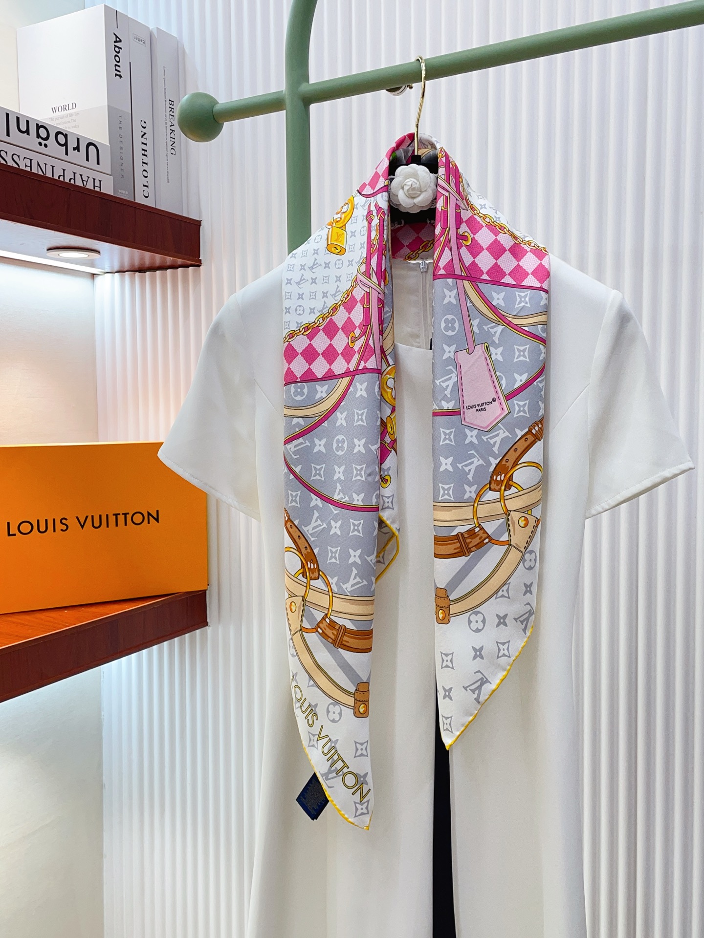 ✨✨【18姆米 双面同色】上身效果疯狂的喜欢❗️专柜也是刚刚上架的，L*最最新款~非常有看头，L的这类元