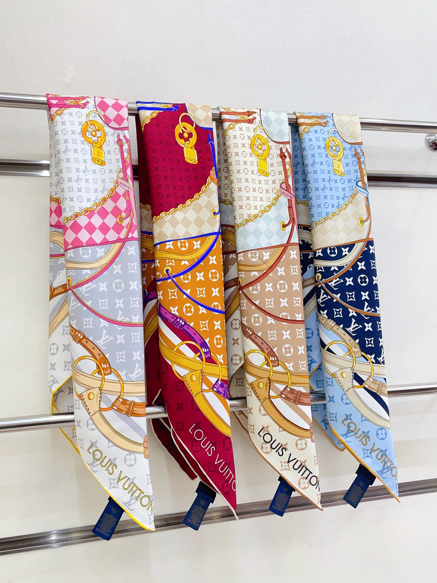 ✨✨【18姆米 双面同色】上身效果疯狂的喜欢❗️专柜也是刚刚上架的，L*最最新款~非常有看头，L的这类元