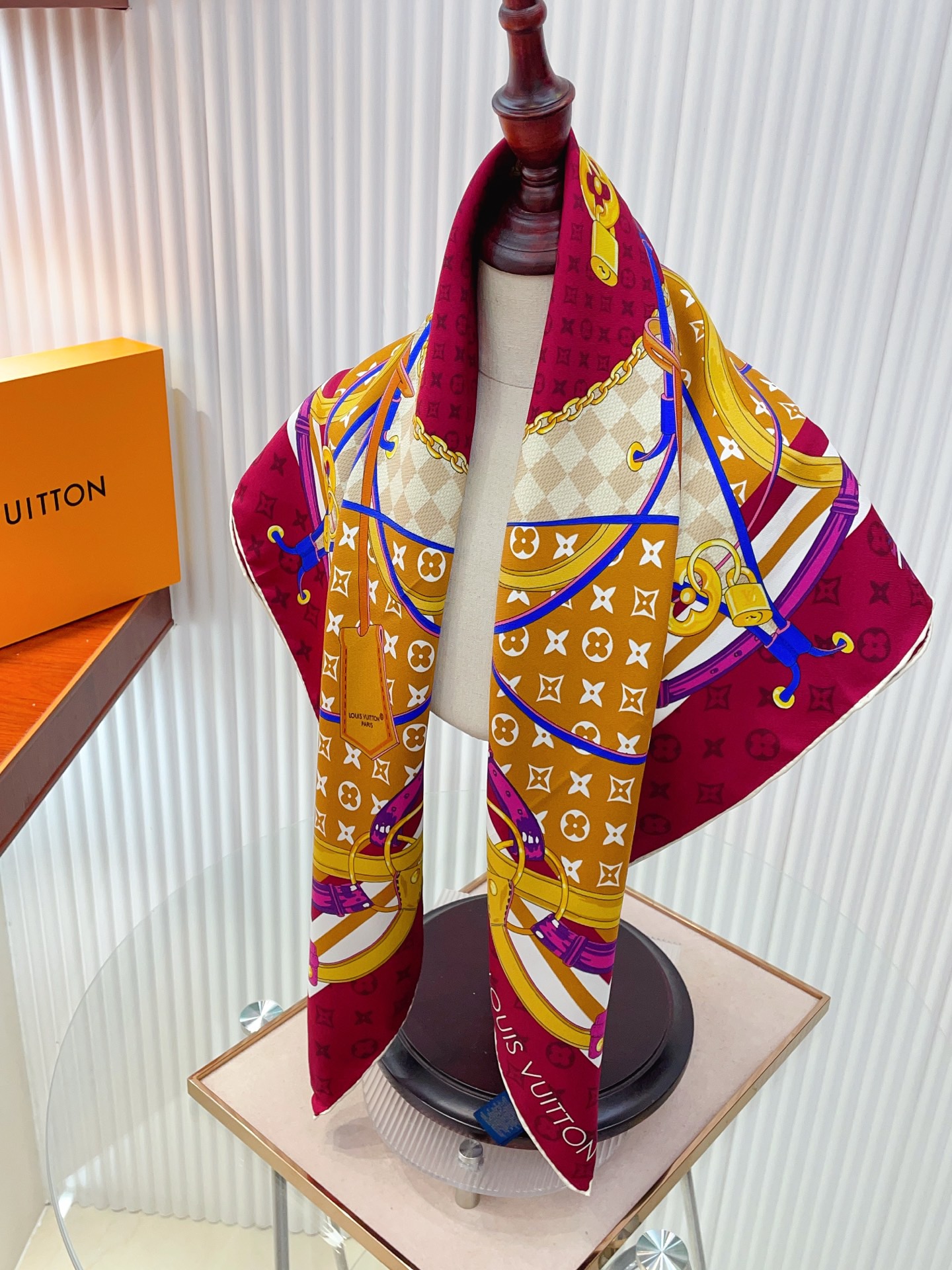 ✨✨【18姆米 双面同色】上身效果疯狂的喜欢❗️专柜也是刚刚上架的，L*最最新款~非常有看头，L的这类元