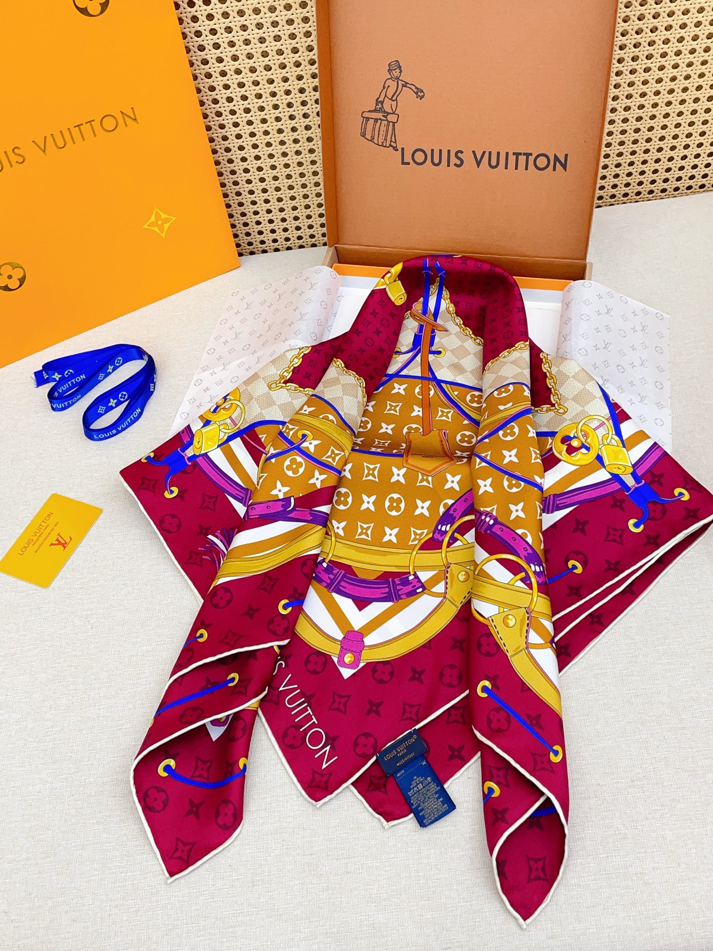 ✨✨【18姆米 双面同色】上身效果疯狂的喜欢❗️专柜也是刚刚上架的，L*最最新款~非常有看头，L的这类元