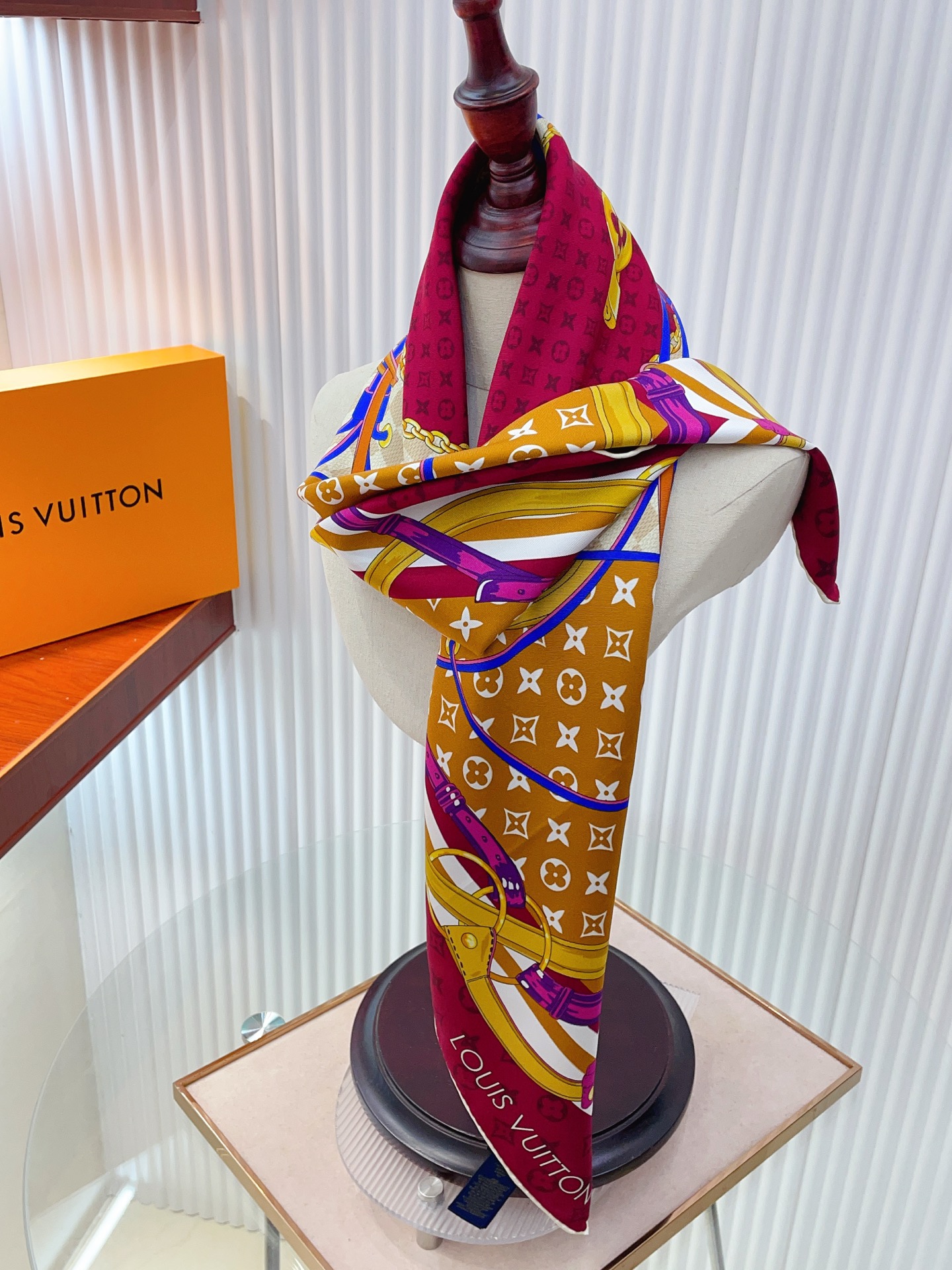 ✨✨【18姆米 双面同色】上身效果疯狂的喜欢❗️专柜也是刚刚上架的，L*最最新款~非常有看头，L的这类元