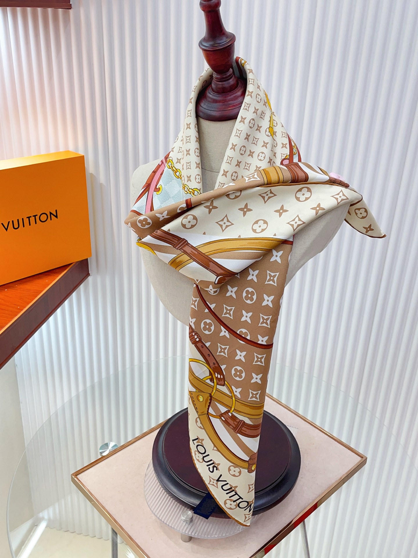 ✨✨【18姆米 双面同色】上身效果疯狂的喜欢❗️专柜也是刚刚上架的，L*最最新款~非常有看头，L的这类元