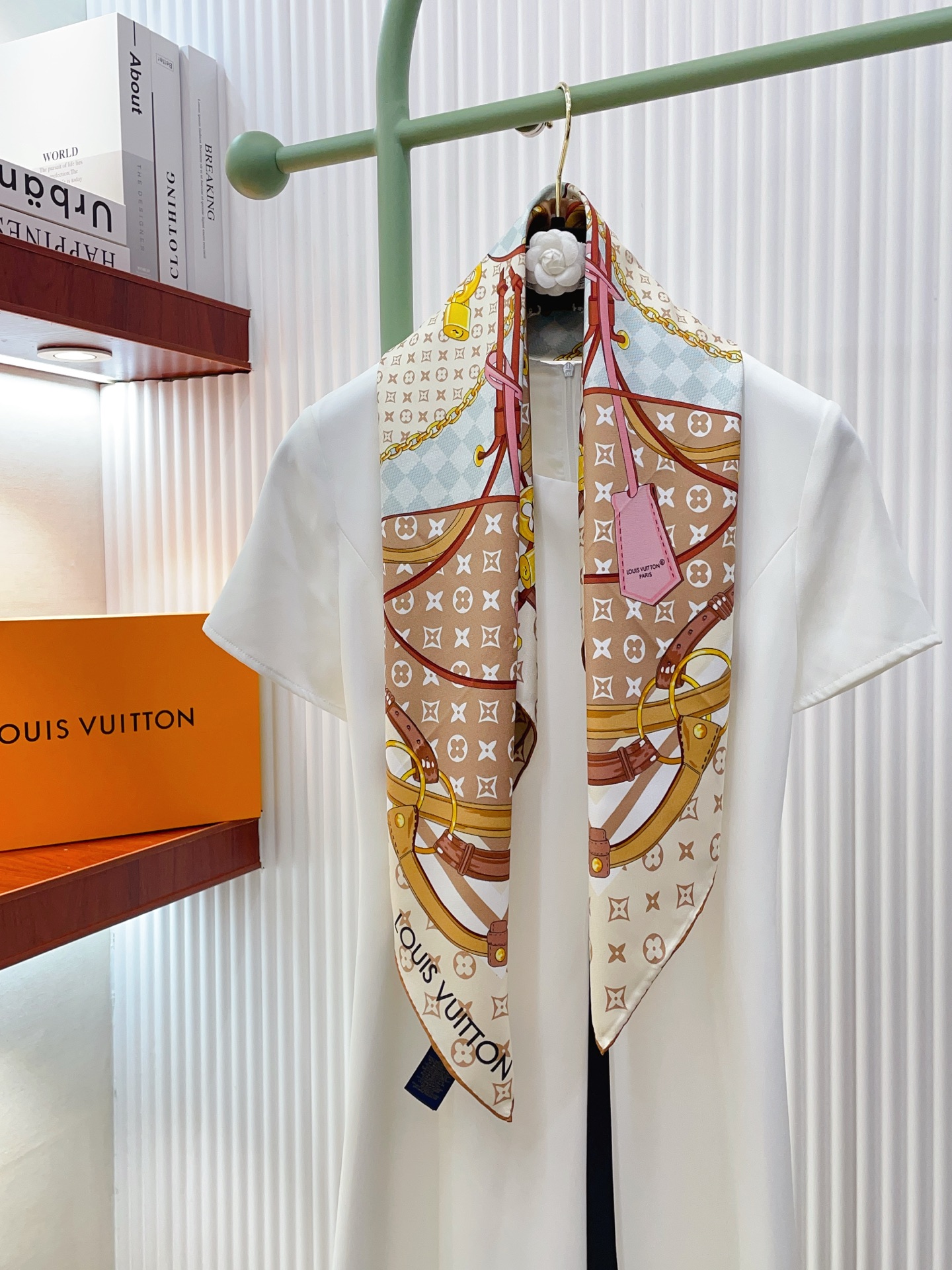 ✨✨【18姆米 双面同色】上身效果疯狂的喜欢❗️专柜也是刚刚上架的，L*最最新款~非常有看头，L的这类元