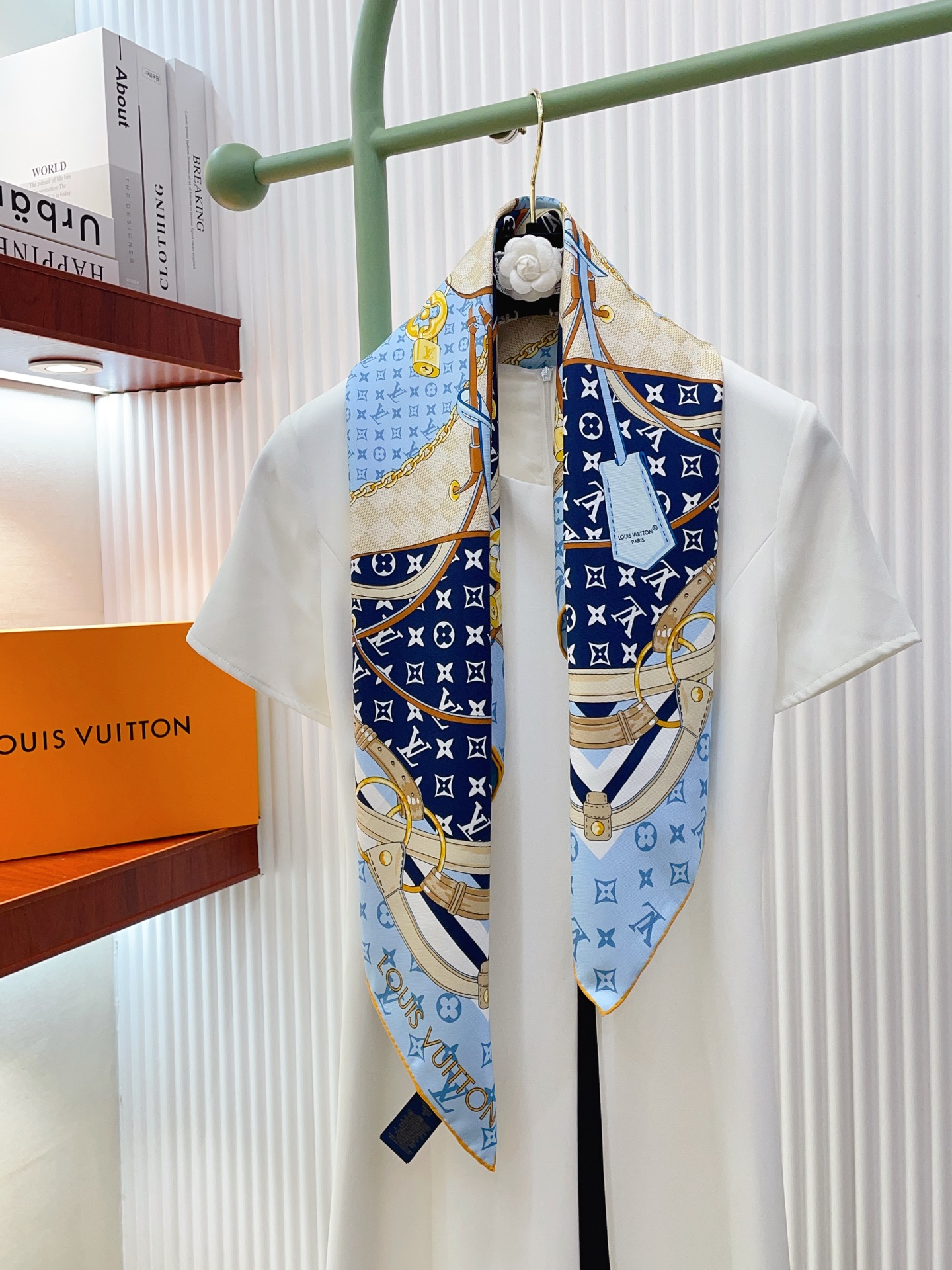 ✨✨【18姆米 双面同色】上身效果疯狂的喜欢❗️专柜也是刚刚上架的，L*最最新款~非常有看头，L的这类元