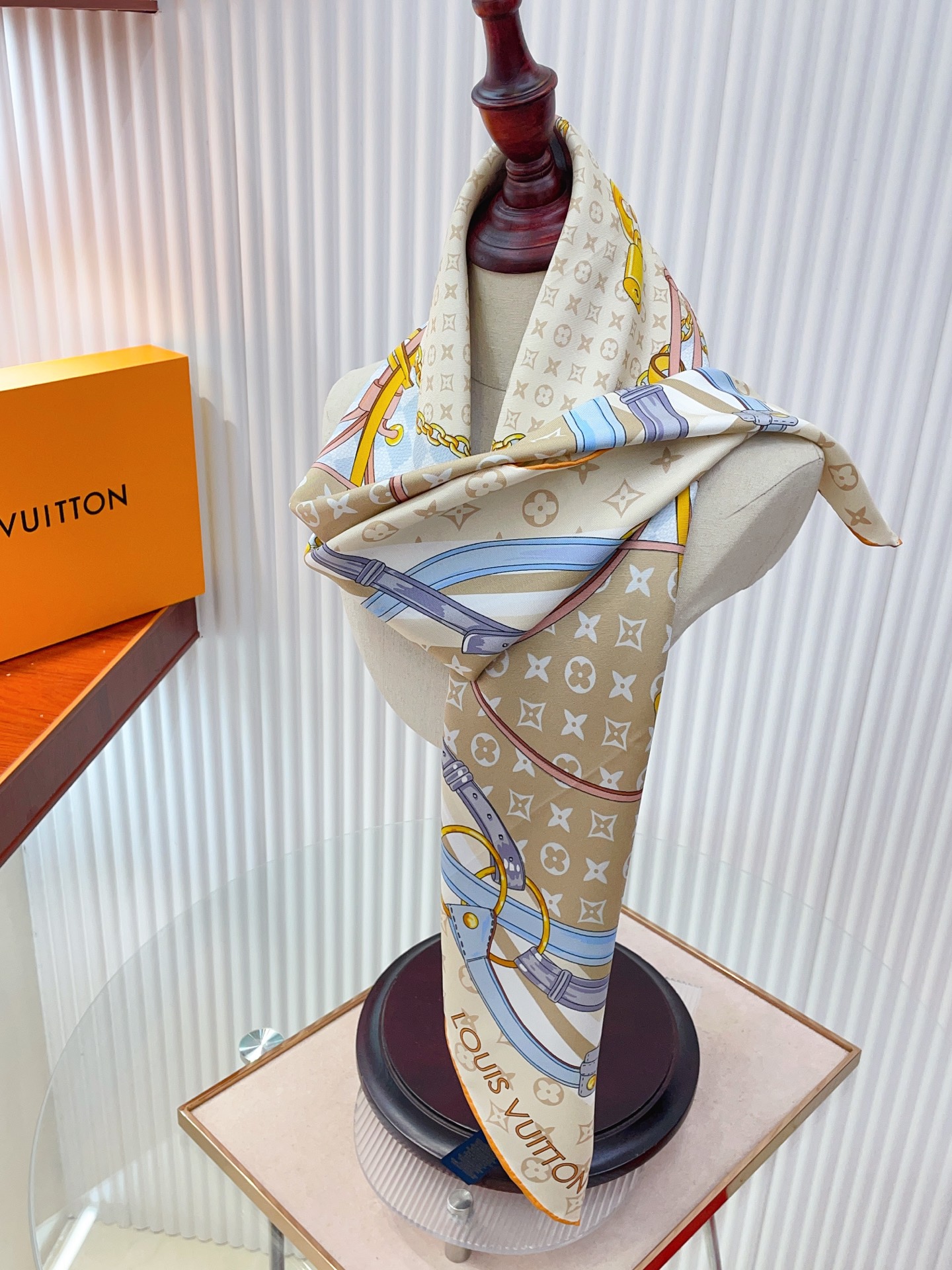 ✨✨【18姆米 双面同色】上身效果疯狂的喜欢❗️专柜也是刚刚上架的，L*最最新款~非常有看头，L的这类元