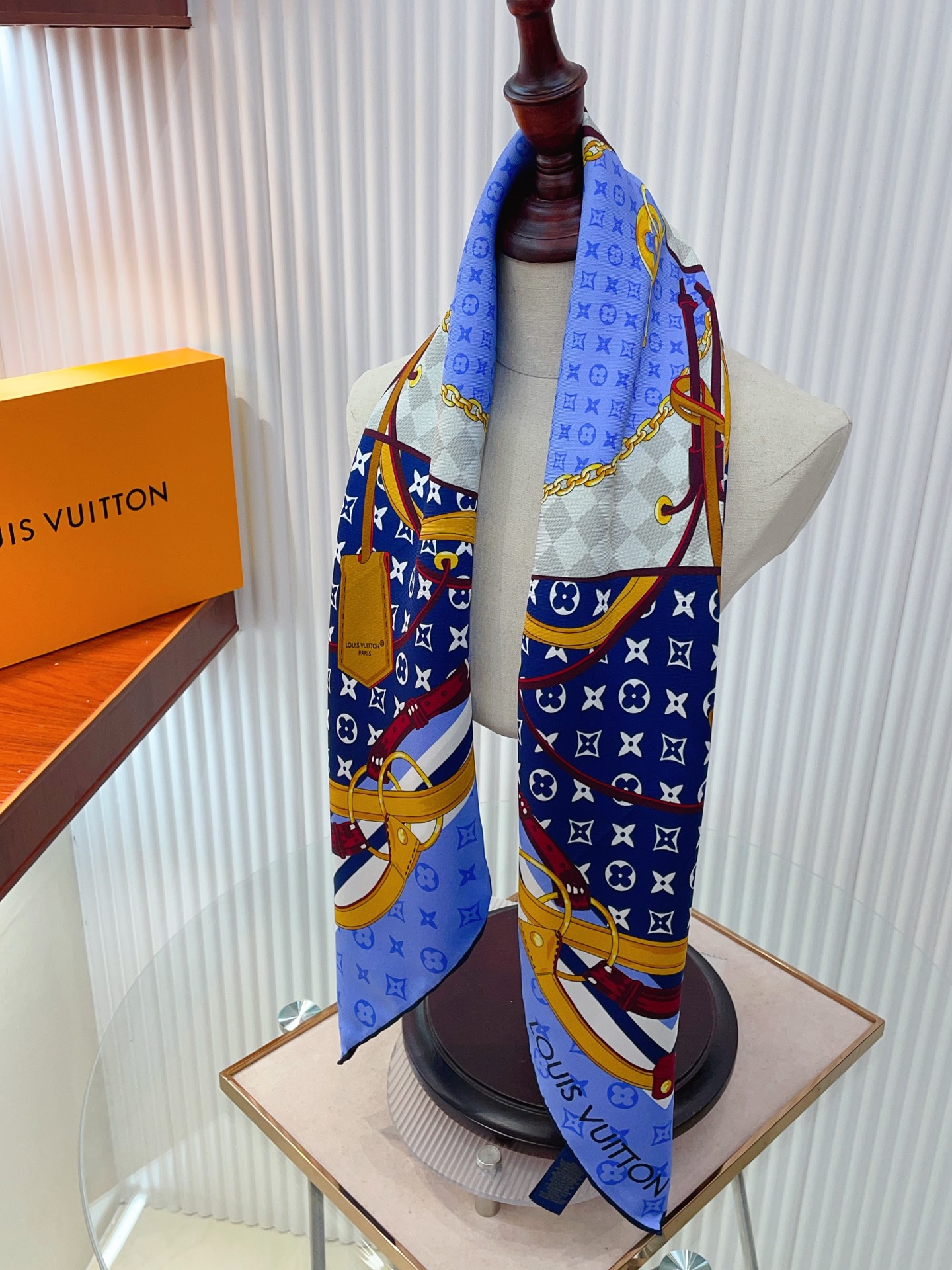 ✨✨【18姆米 双面同色】上身效果疯狂的喜欢❗️专柜也是刚刚上架的，L*最最新款~非常有看头，L的这类元