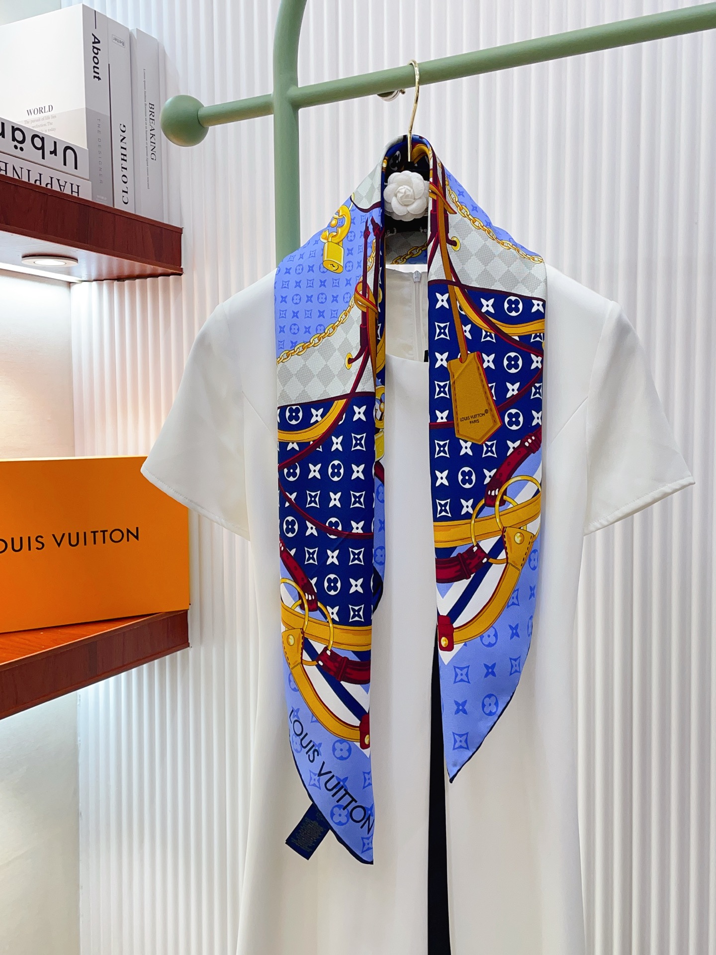 ✨✨【18姆米 双面同色】上身效果疯狂的喜欢❗️专柜也是刚刚上架的，L*最最新款~非常有看头，L的这类元