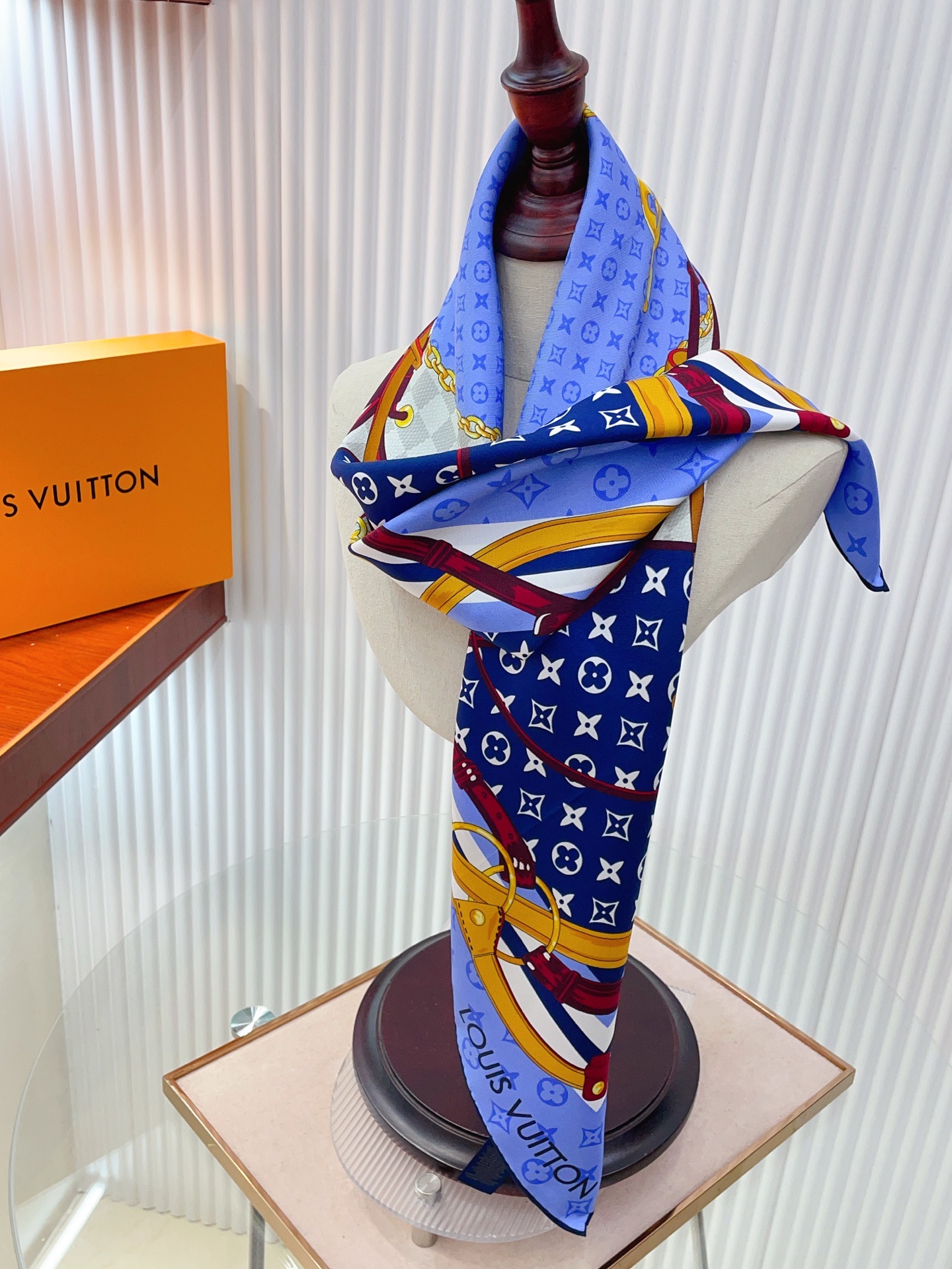 ✨✨【18姆米 双面同色】上身效果疯狂的喜欢❗️专柜也是刚刚上架的，L*最最新款~非常有看头，L的这类元