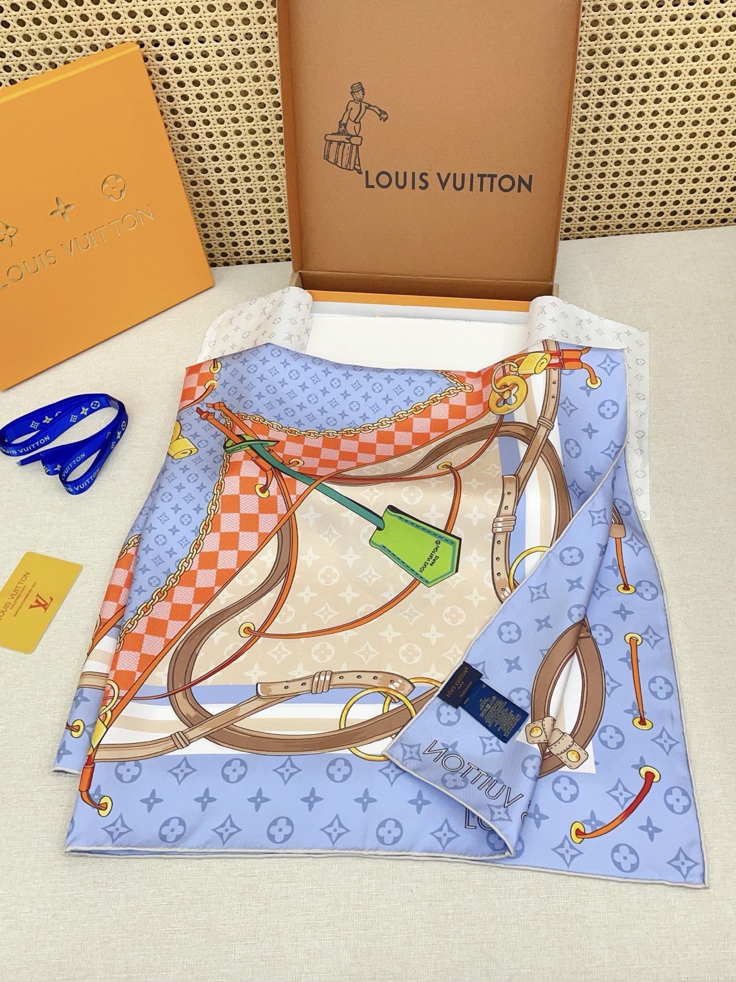 ✨✨【18姆米 双面同色】新款小香‼️美翻了[流泪]最新御用殿堂级极品‼️经典元素图案设计风格❗️美丽至