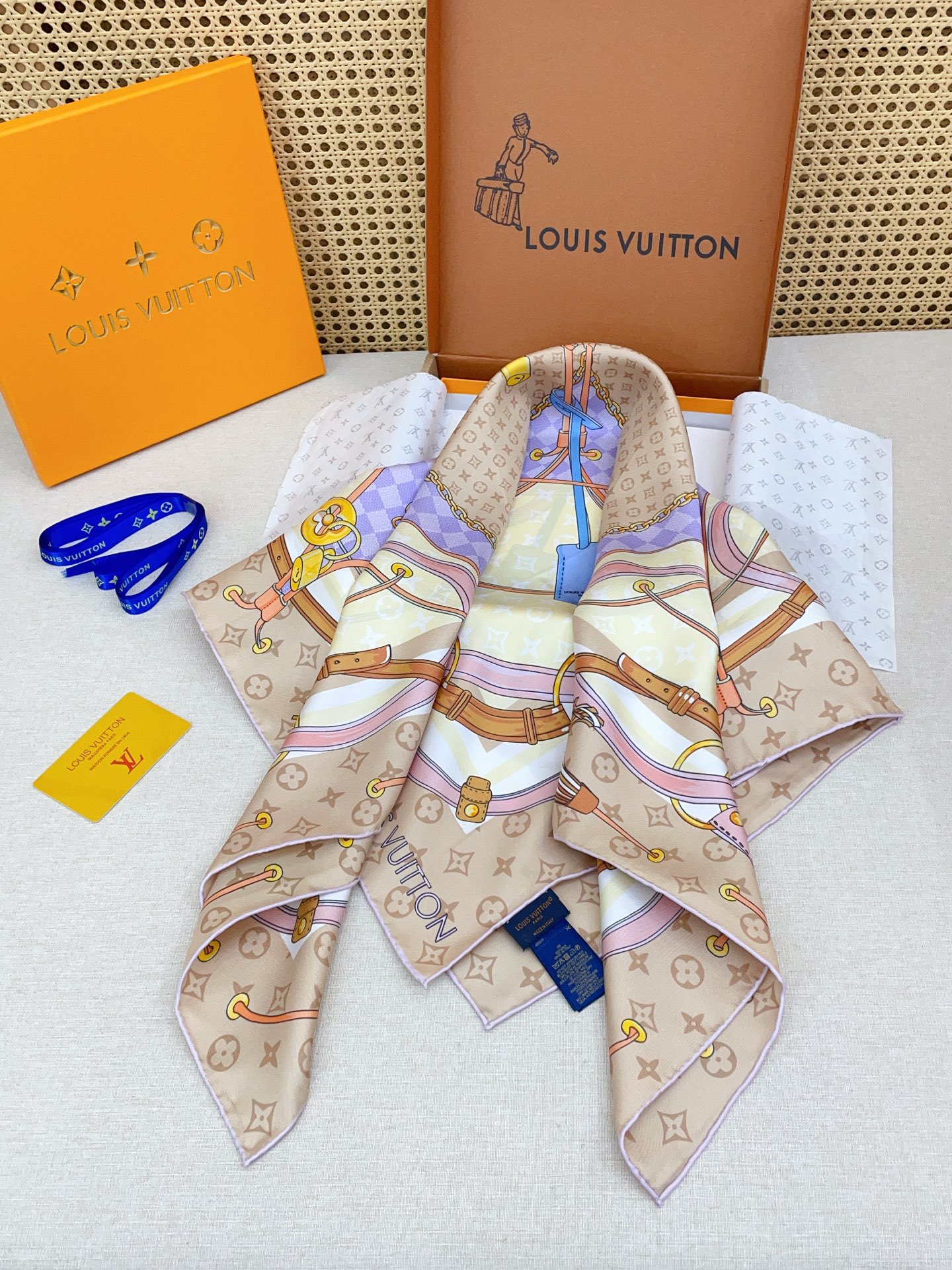 ✨✨【18姆米 双面同色】新款小香‼️美翻了[流泪]最新御用殿堂级极品‼️经典元素图案设计风格❗️美丽至