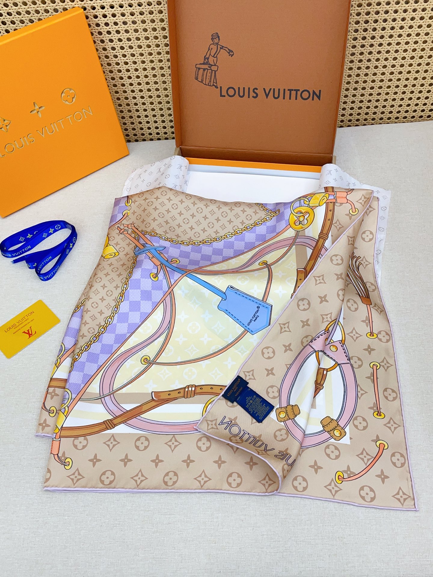 ✨✨【18姆米 双面同色】新款小香‼️美翻了[流泪]最新御用殿堂级极品‼️经典元素图案设计风格❗️美丽至