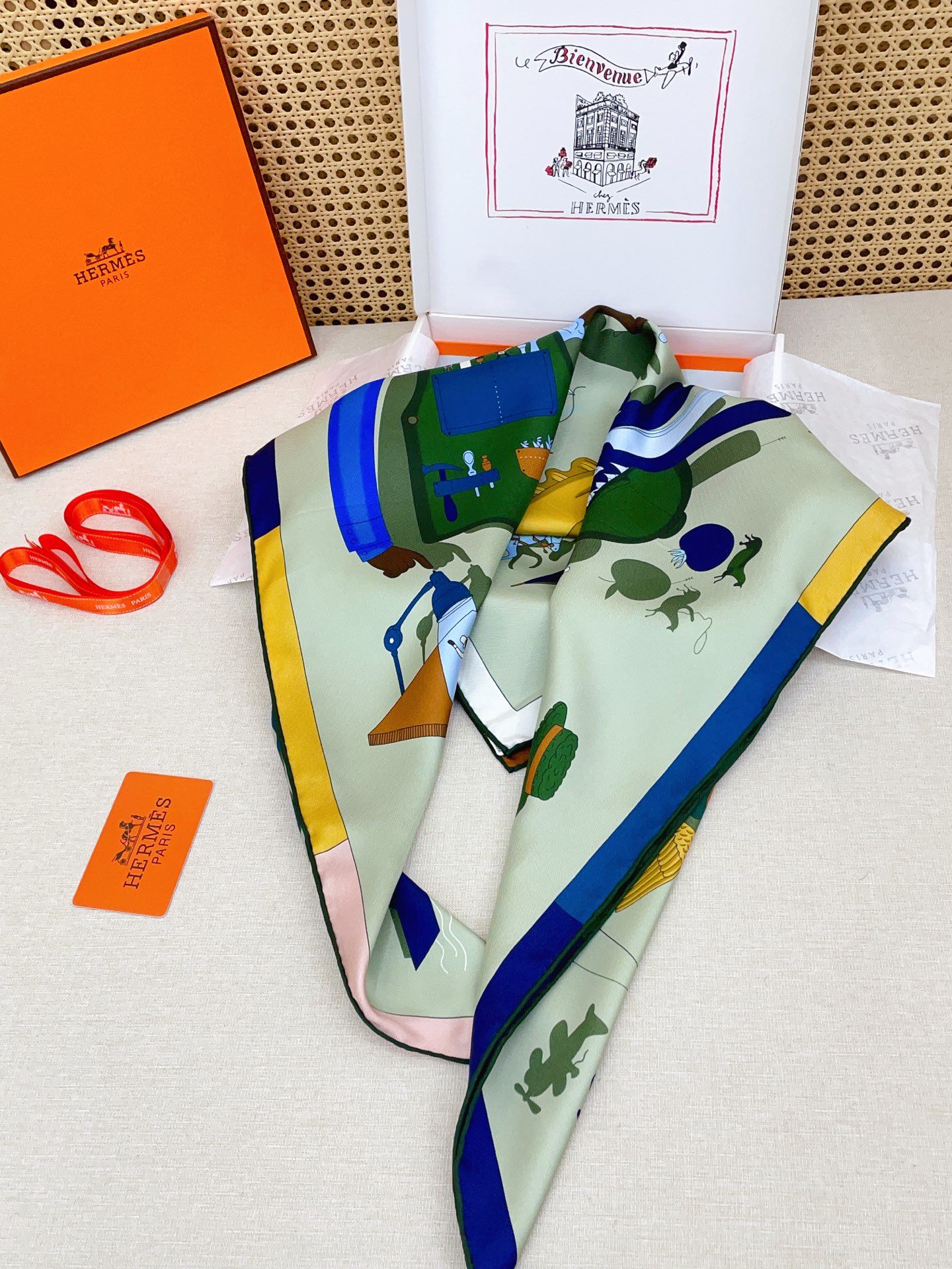 ✨✨【18姆米 双面同色】H**S真丝新款🆕👏👏买了都说好看‼️推荐💕【精巧错觉 90】真丝方巾，顶级工